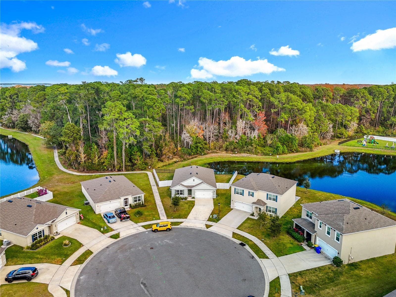 Single Family Residence at 2928 CANARY LN, TAVARES, photo 5 of 62