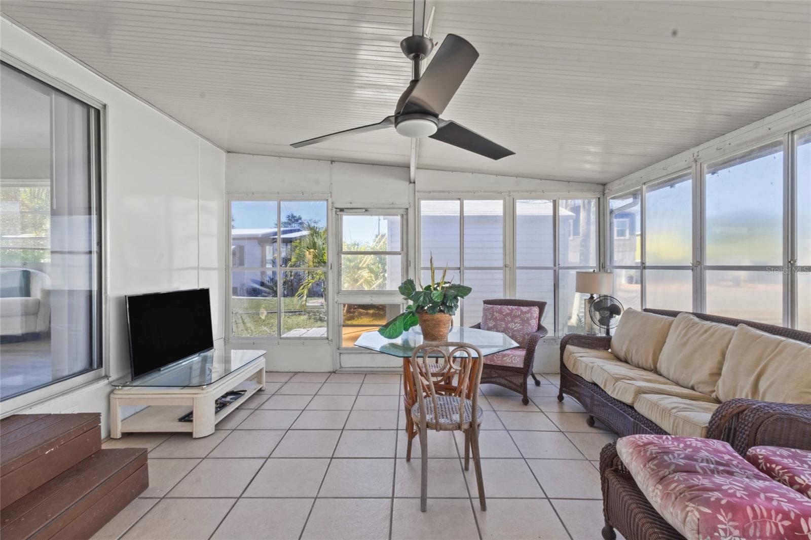 Lanai is 3 seasons room - 426 HATCHETT CREEK RD, VENICE