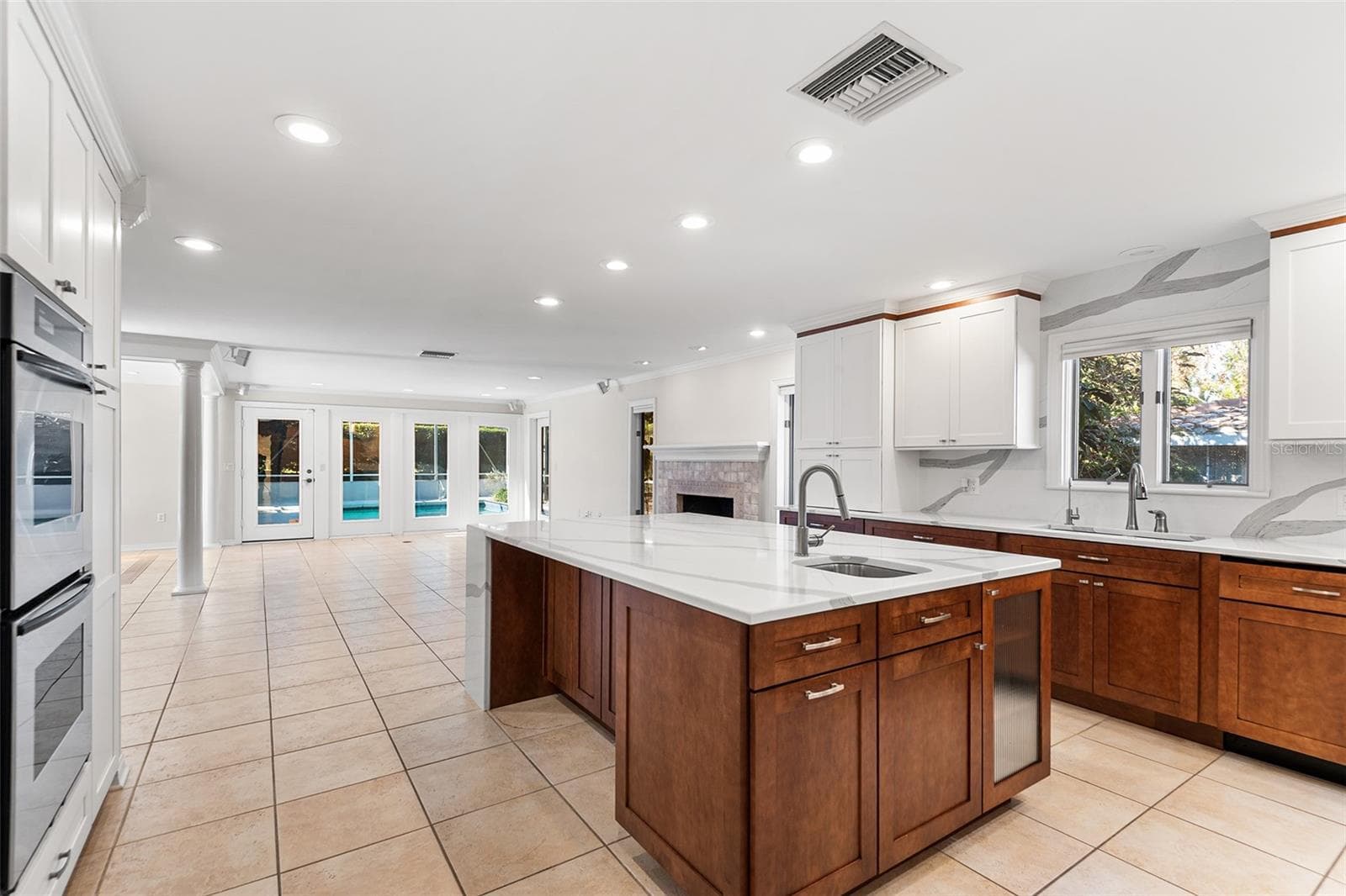 Single Family Residence at 1249 LAKE POINT DR, LAKELAND, photo 20 of 78