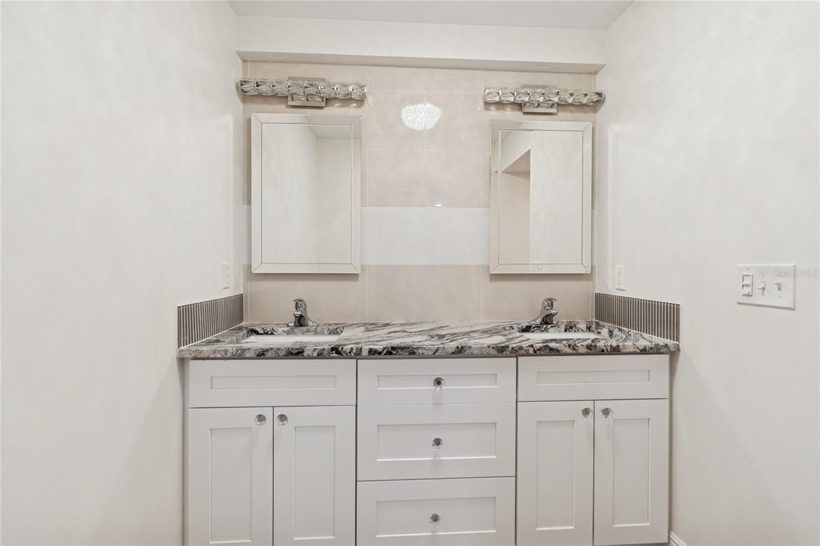 Dual Sinks/Stone Counter Top - 9628 DAVIS RD, TAMPA