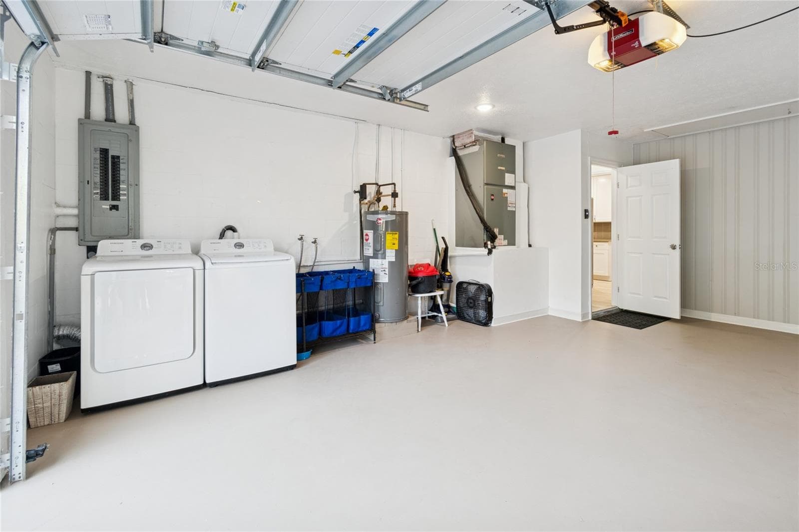 Garage with Laundry Washer/Dryer Included - 9628 DAVIS RD, TAMPA