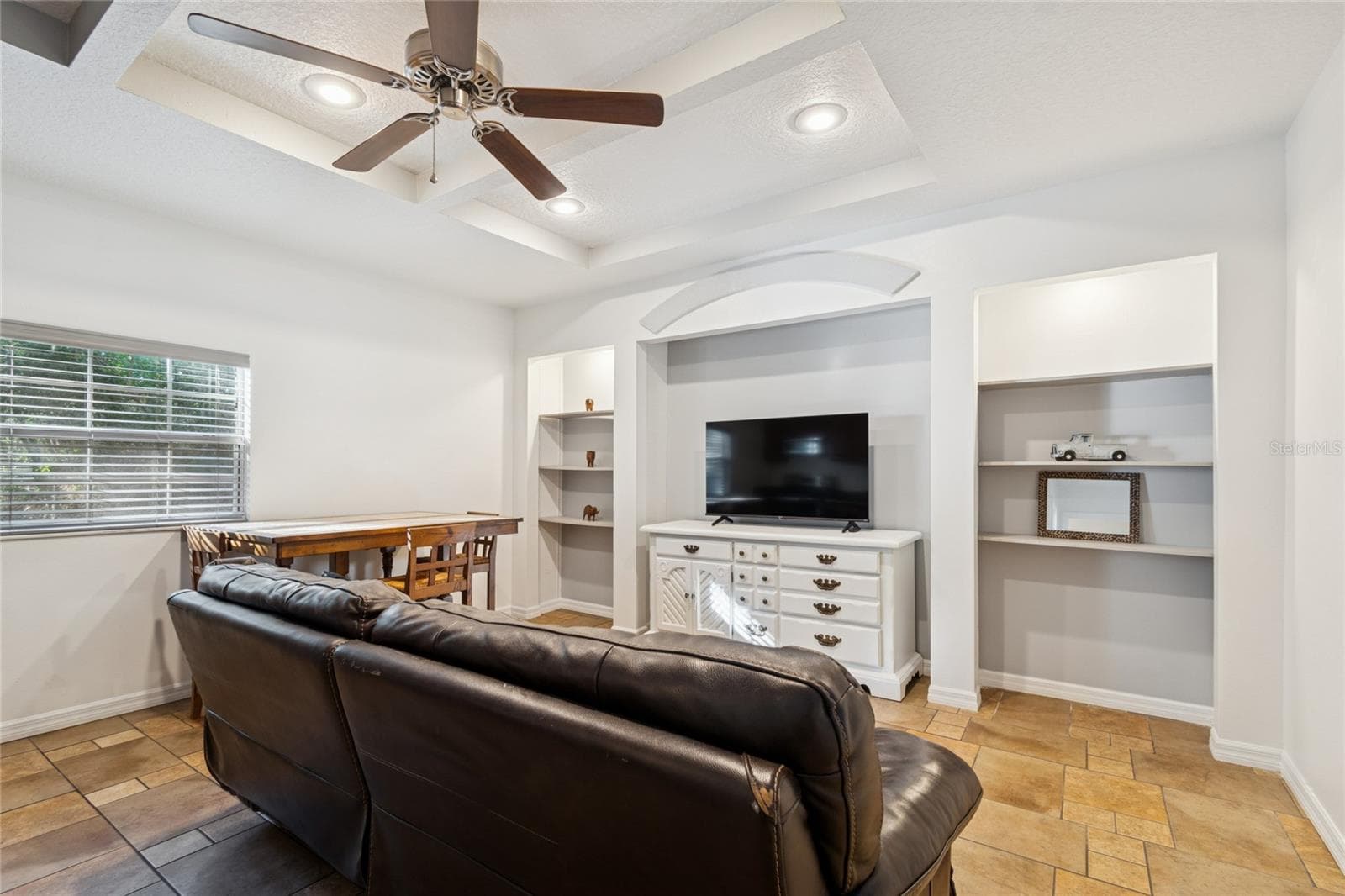 Guest House Main RoomLiving/Dinning/Kitchenette - 9628 DAVIS RD, TAMPA