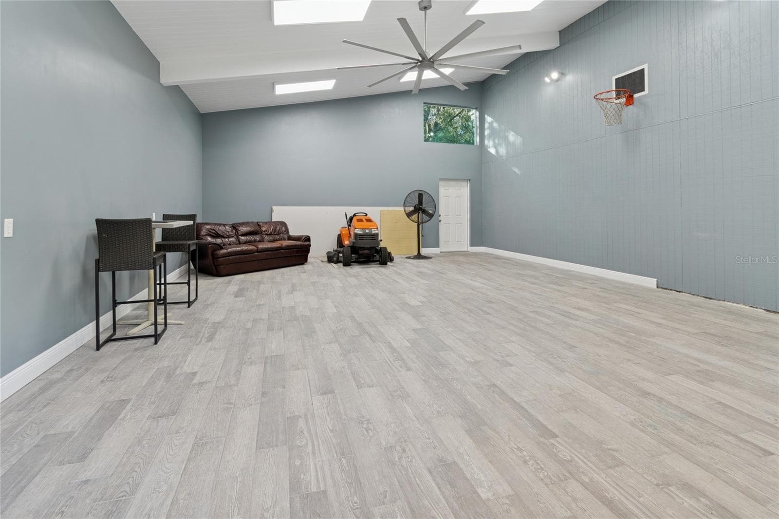 Garage - 9628 DAVIS RD, TAMPA