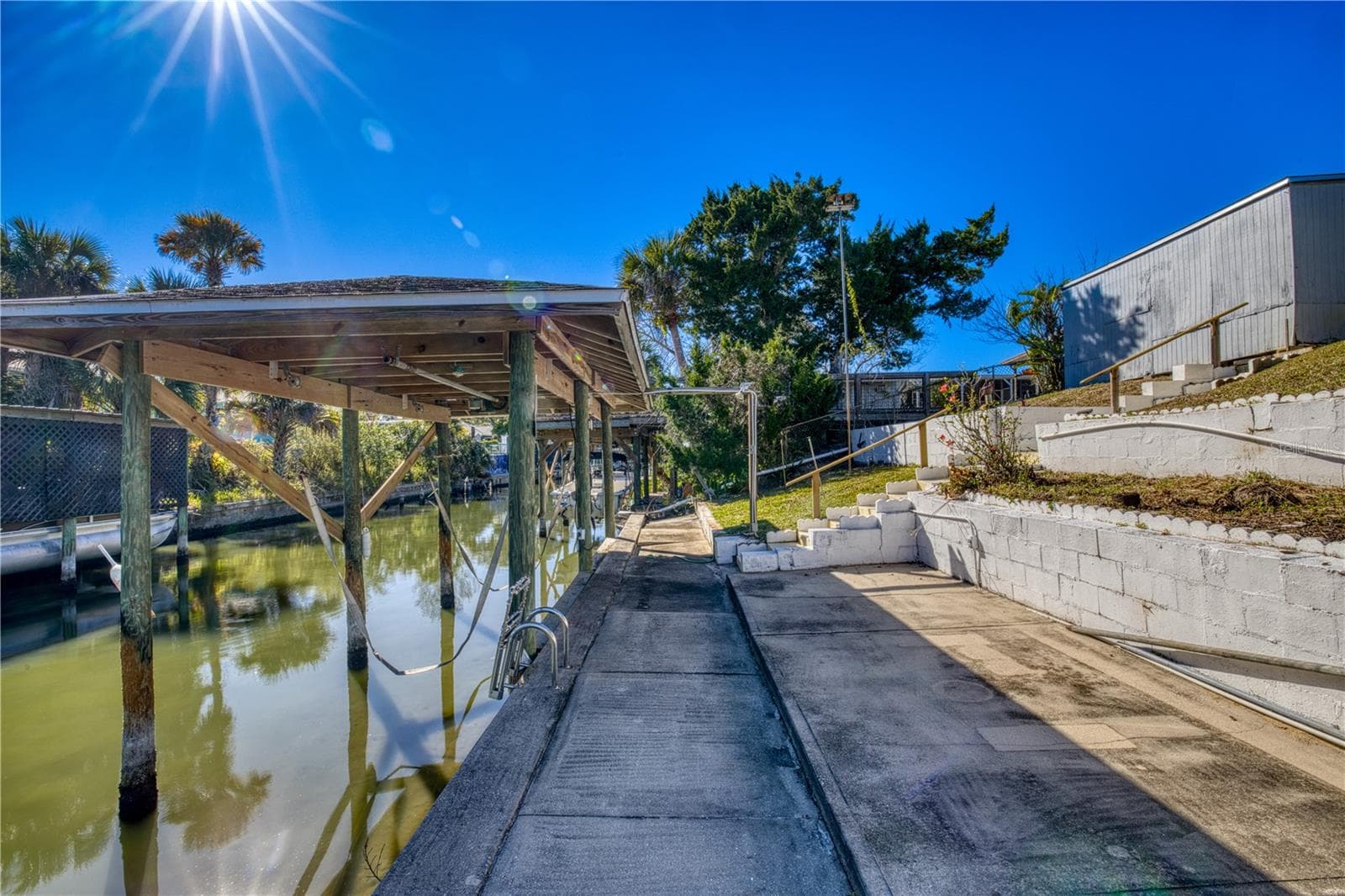 Boathouse and seawall - 116 LEWIS ST, EDGEWATER