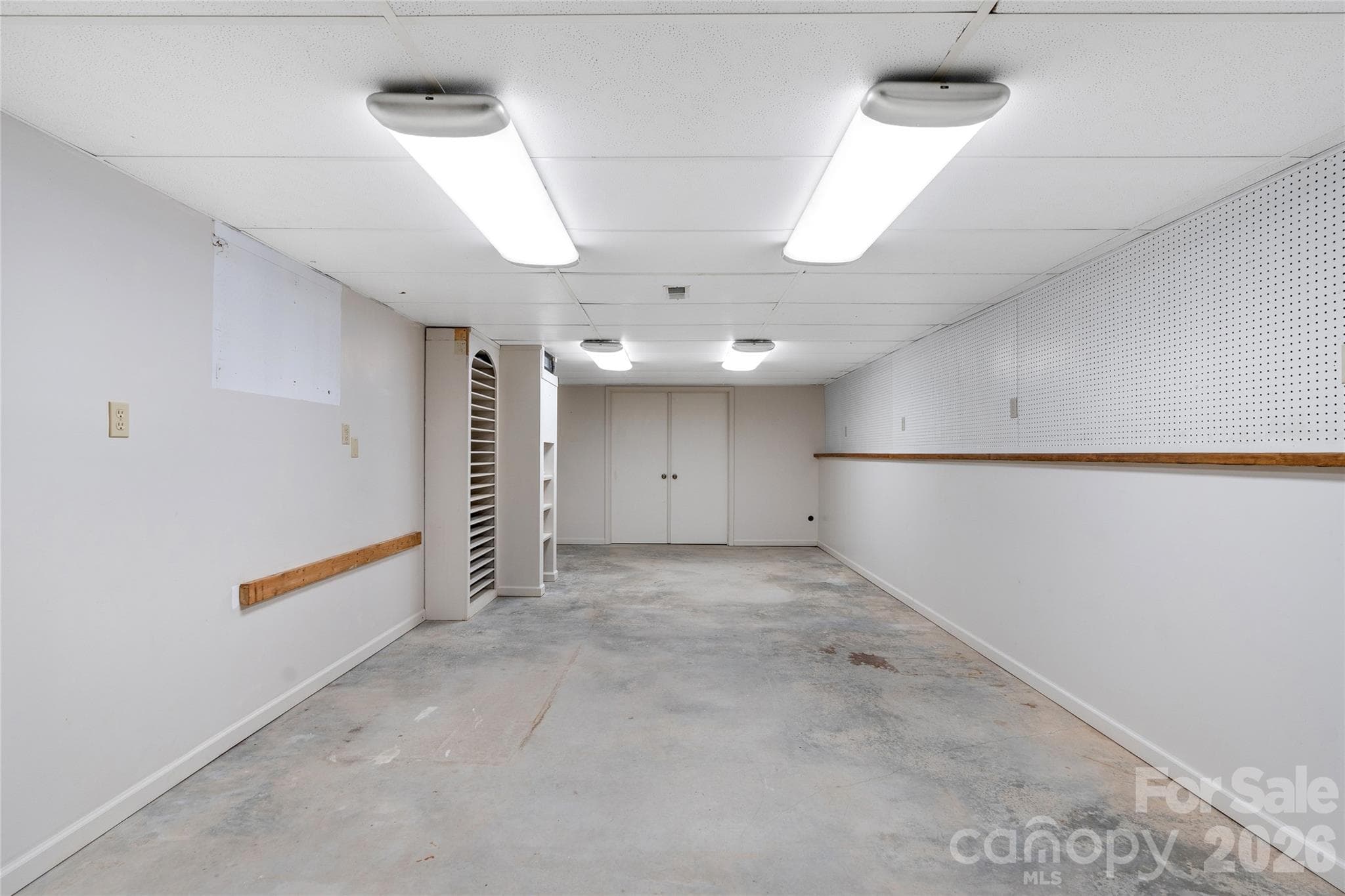 Large, conditioned workshop/gameroom - 177 Country Road, Brevard