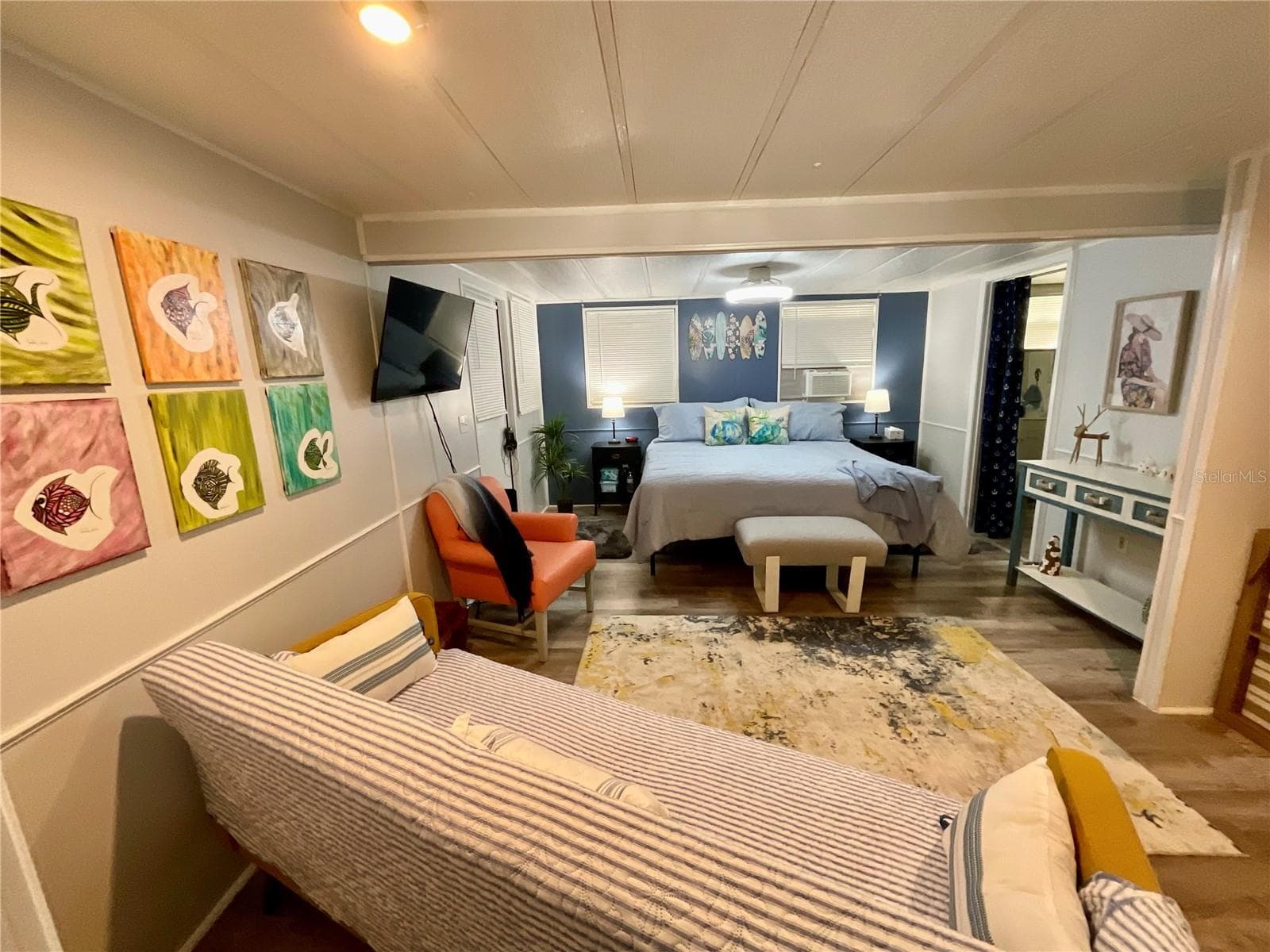 How many bedrooms have a sitting area like this in their primary bedroom. - 6580 SEMINOLE BLVD #510, SEMINOLE
