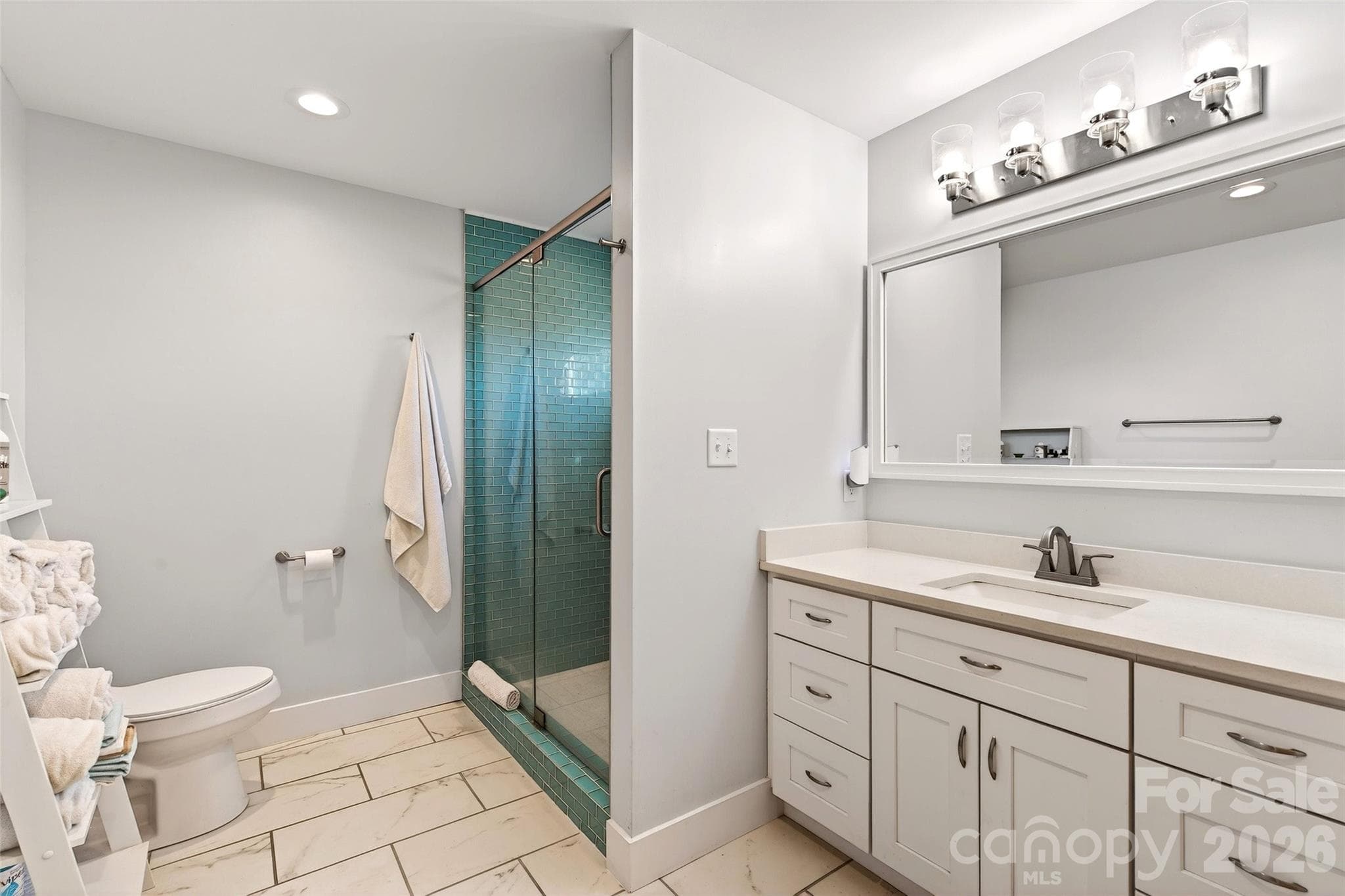 Main bath - 1413 Golf Course Road, Old Fort
