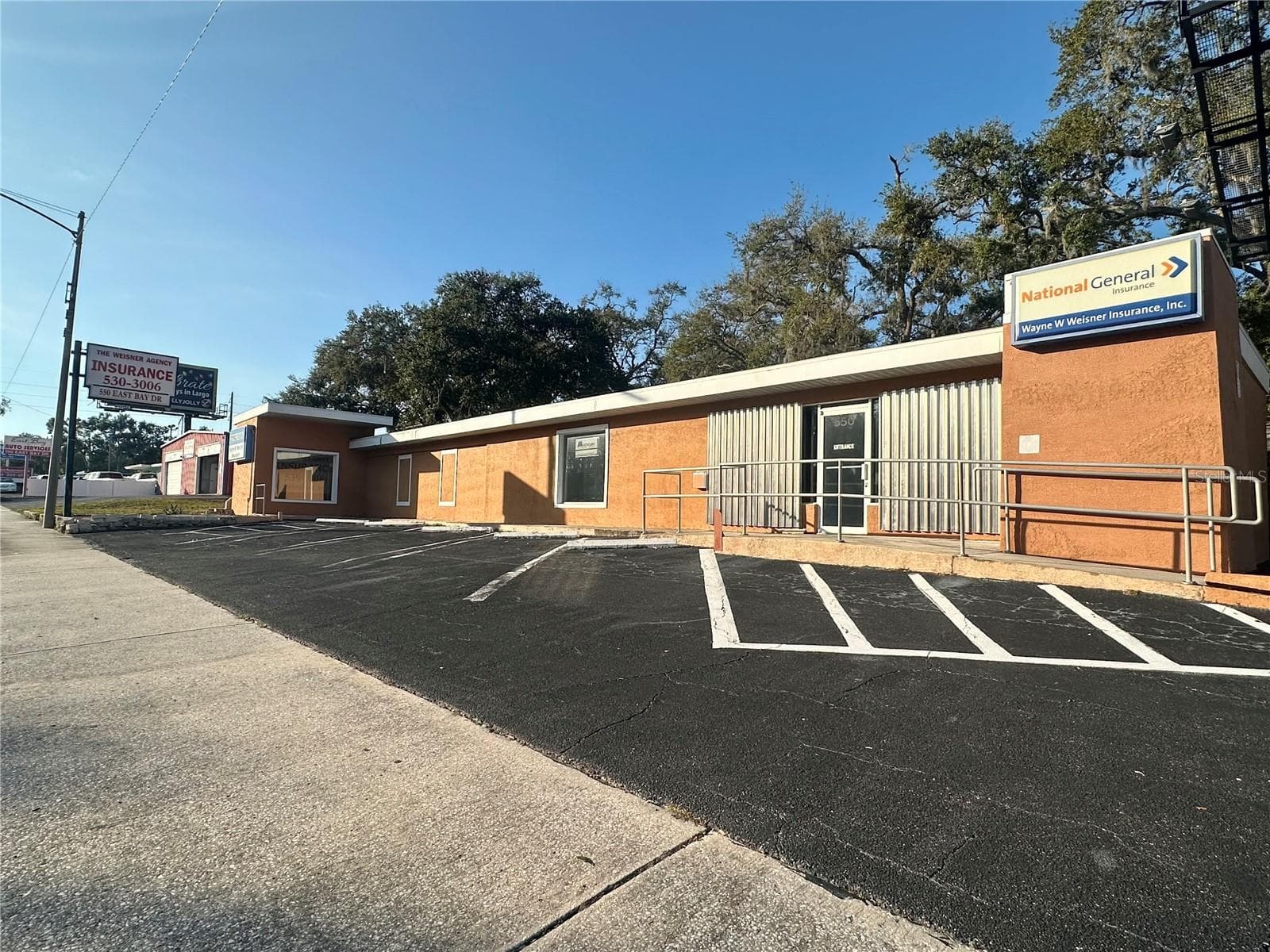 Building Photo - 550 E BAY DR, LARGO