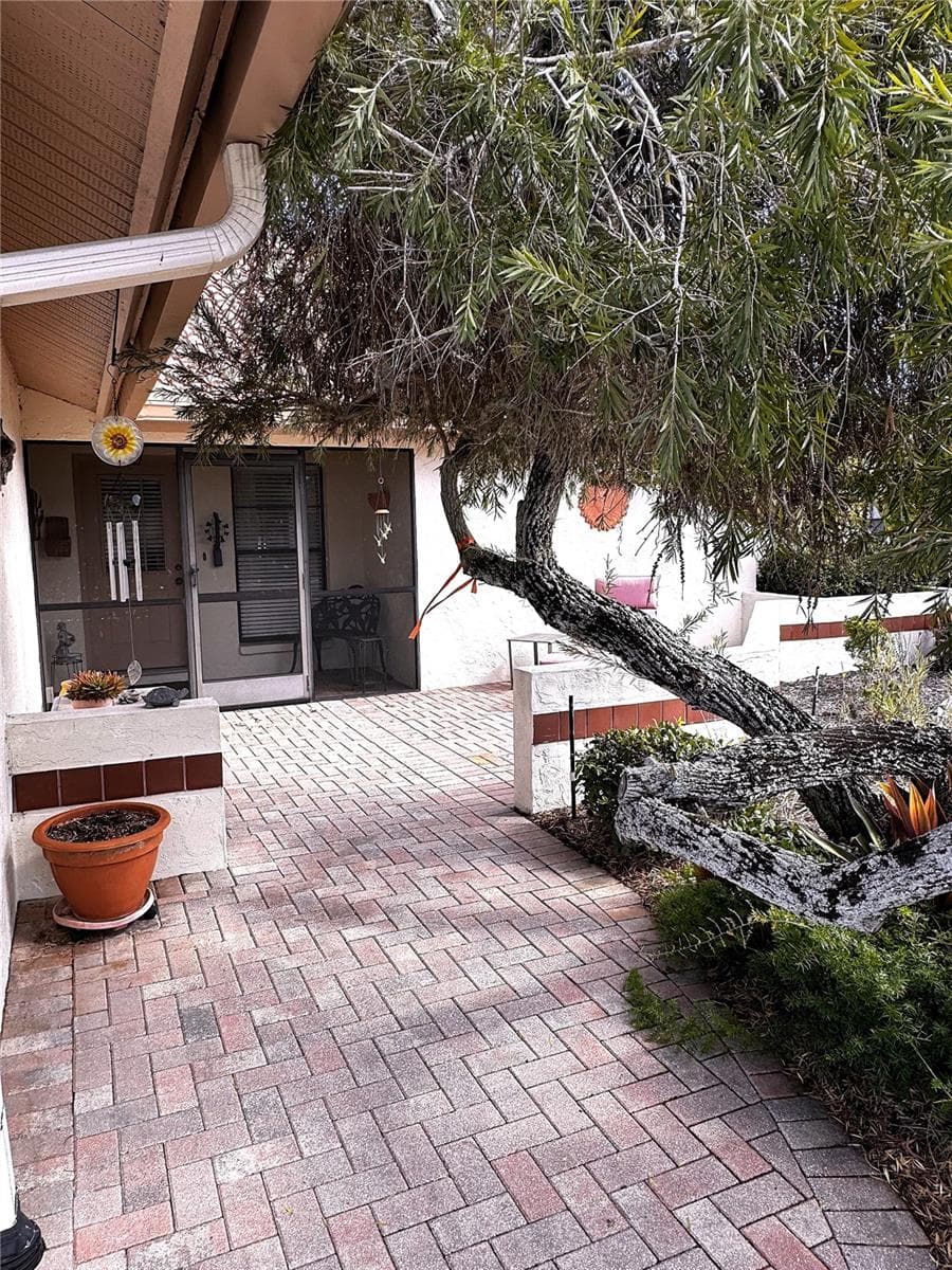 Front Walkway - 229 LAUREL HOLLOW DR #83, NOKOMIS