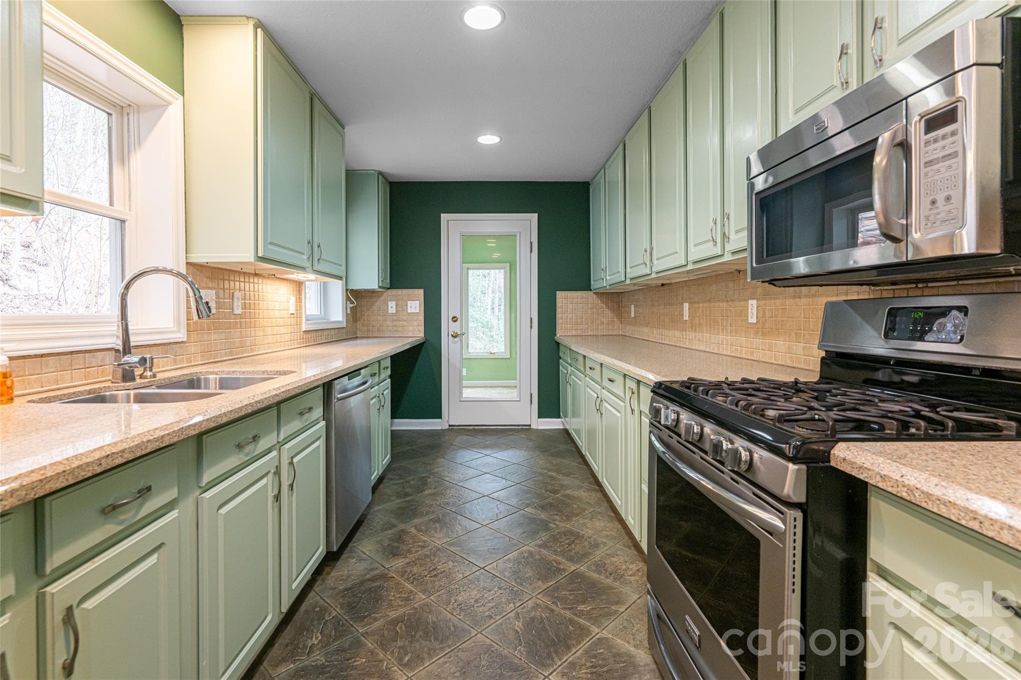 Kitchen view looking towards breakfast area - Black Mountain