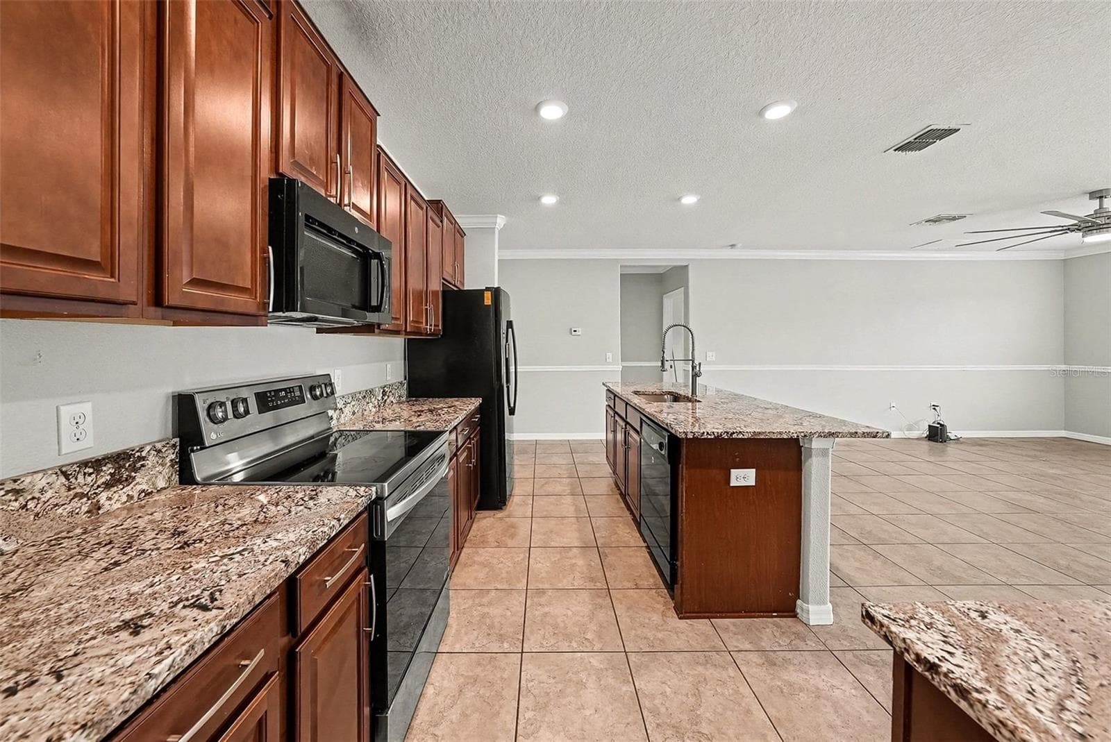 Single Family Residence at 10657 STANDING STONE DR, WIMAUMA, photo 11 of 36