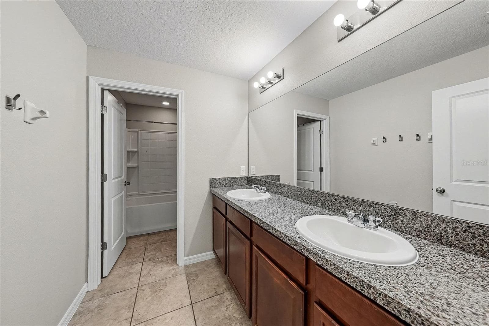 Single Family Residence at 10657 STANDING STONE DR, WIMAUMA, photo 21 of 36