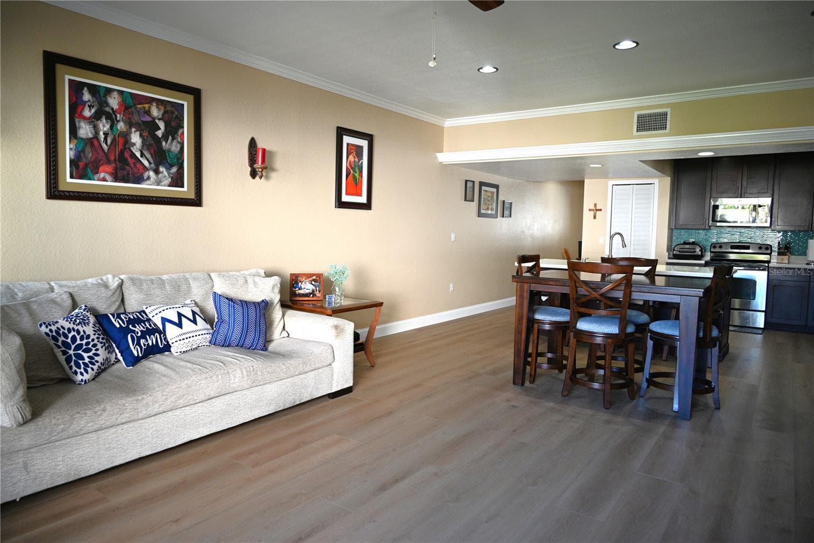 Townhouse at 9215 CAPTIVA CIR, ST PETE BEACH, photo 4 of 15