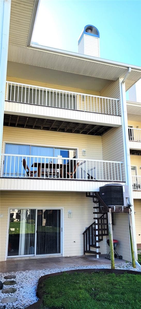 Townhouse at 9215 CAPTIVA CIR, ST PETE BEACH, photo 12 of 15