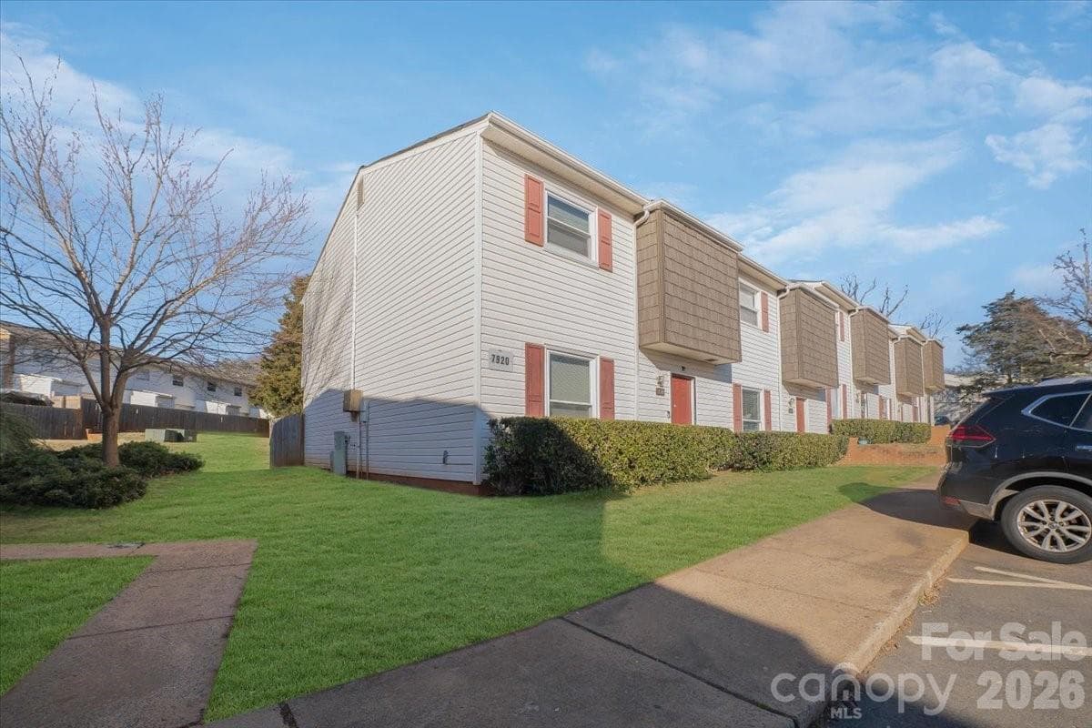 Condominium at Charlotte, photo 2 of 31