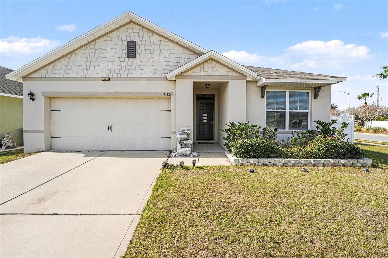 3180 COUNTRY CLUB CIR