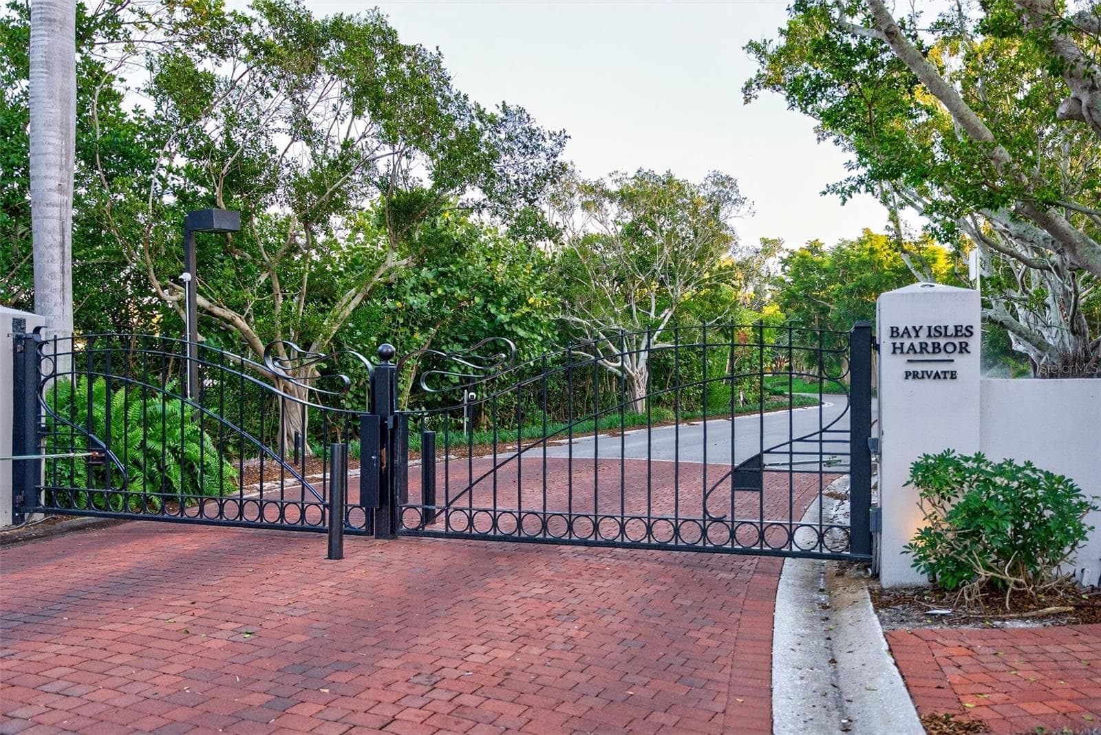 Single Family Residence at 1571 HARBOR CAY LN, LONGBOAT KEY, photo 9 of 93