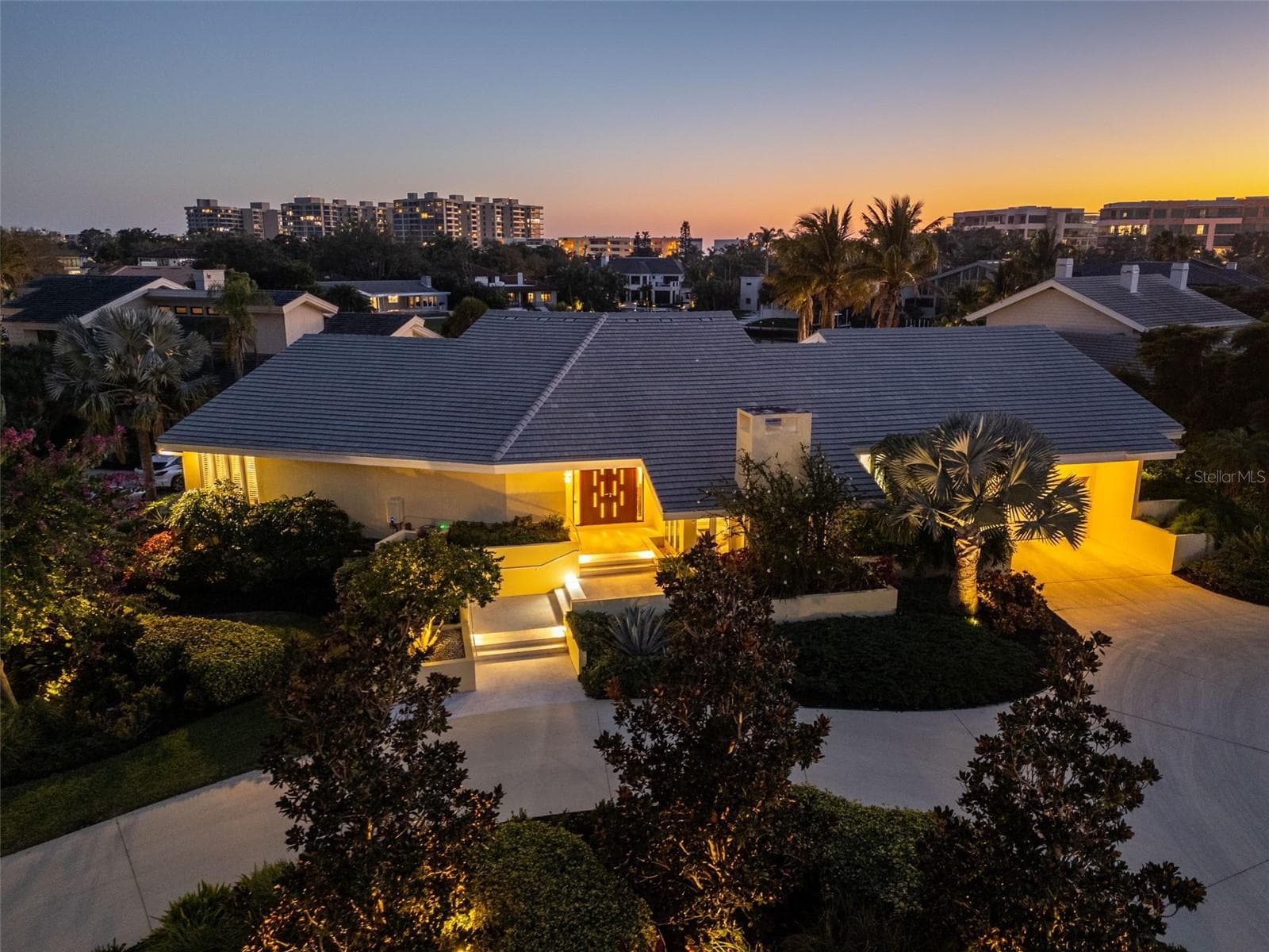 Single Family Residence at 1571 HARBOR CAY LN, LONGBOAT KEY, photo 13 of 93