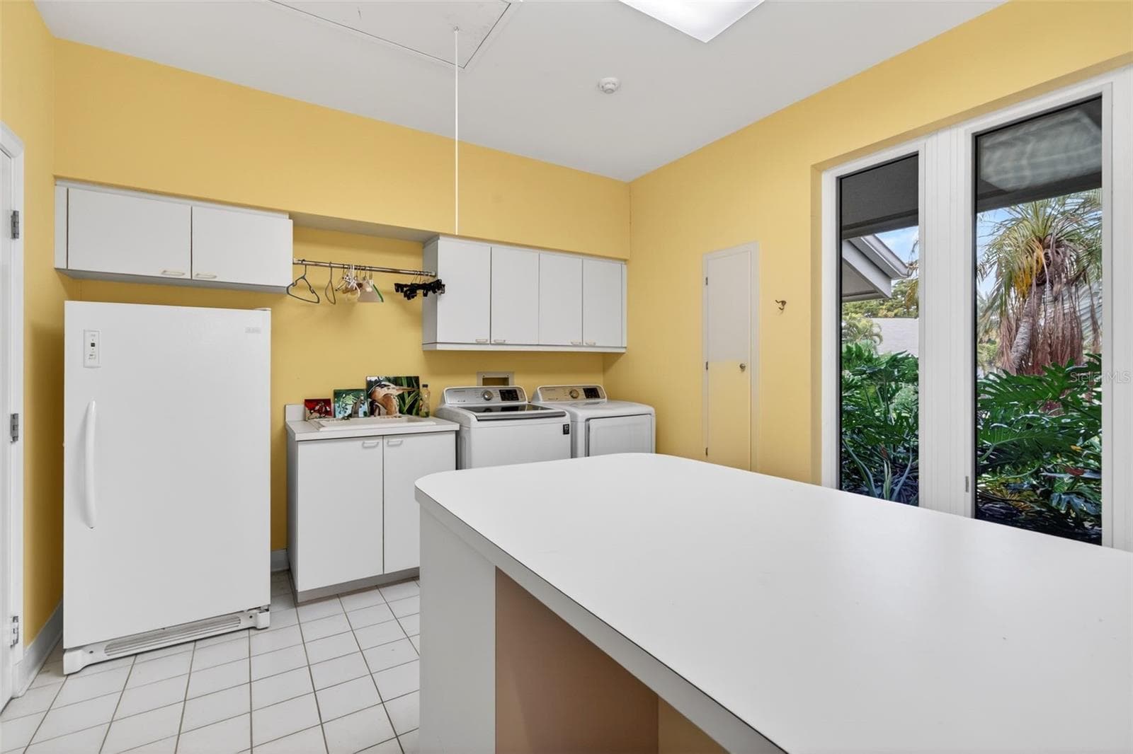 Single Family Residence at 1571 HARBOR CAY LN, LONGBOAT KEY, photo 44 of 93