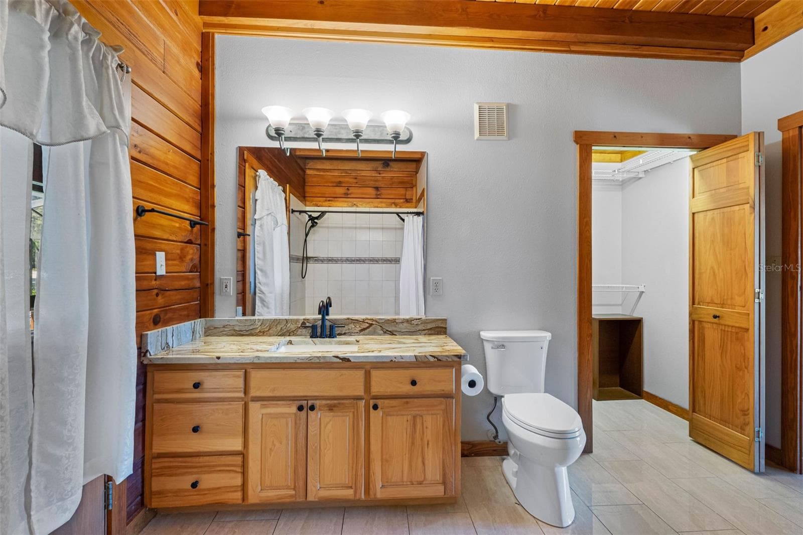 Primary Bathroom - 2nd floor - 11401 THONOTOSASSA RD, THONOTOSASSA