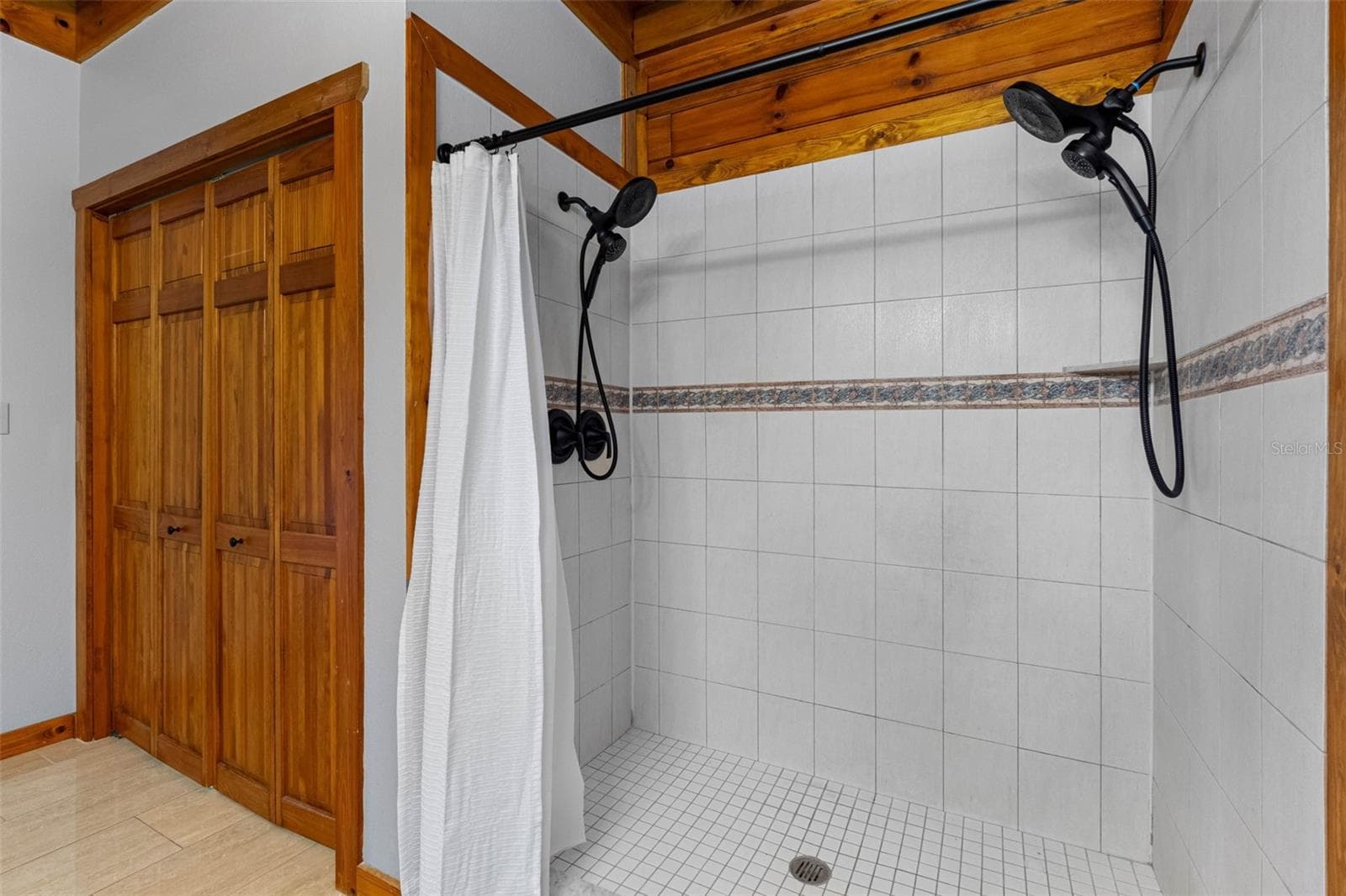 Primary Shower - 2nd bathroom - 11401 THONOTOSASSA RD, THONOTOSASSA
