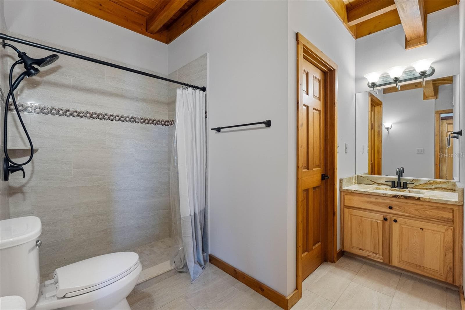 Guest Bath - 2nd floor - 11401 THONOTOSASSA RD, THONOTOSASSA