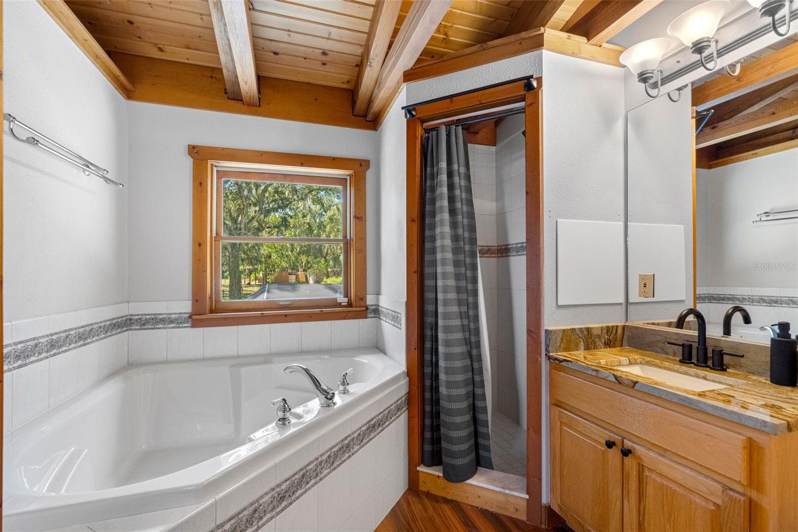 Primary Bath - 3rd floor - 11401 THONOTOSASSA RD, THONOTOSASSA