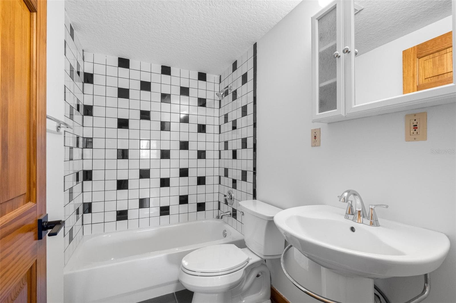 Primary Bathroom - 1st floor - 11401 THONOTOSASSA RD, THONOTOSASSA