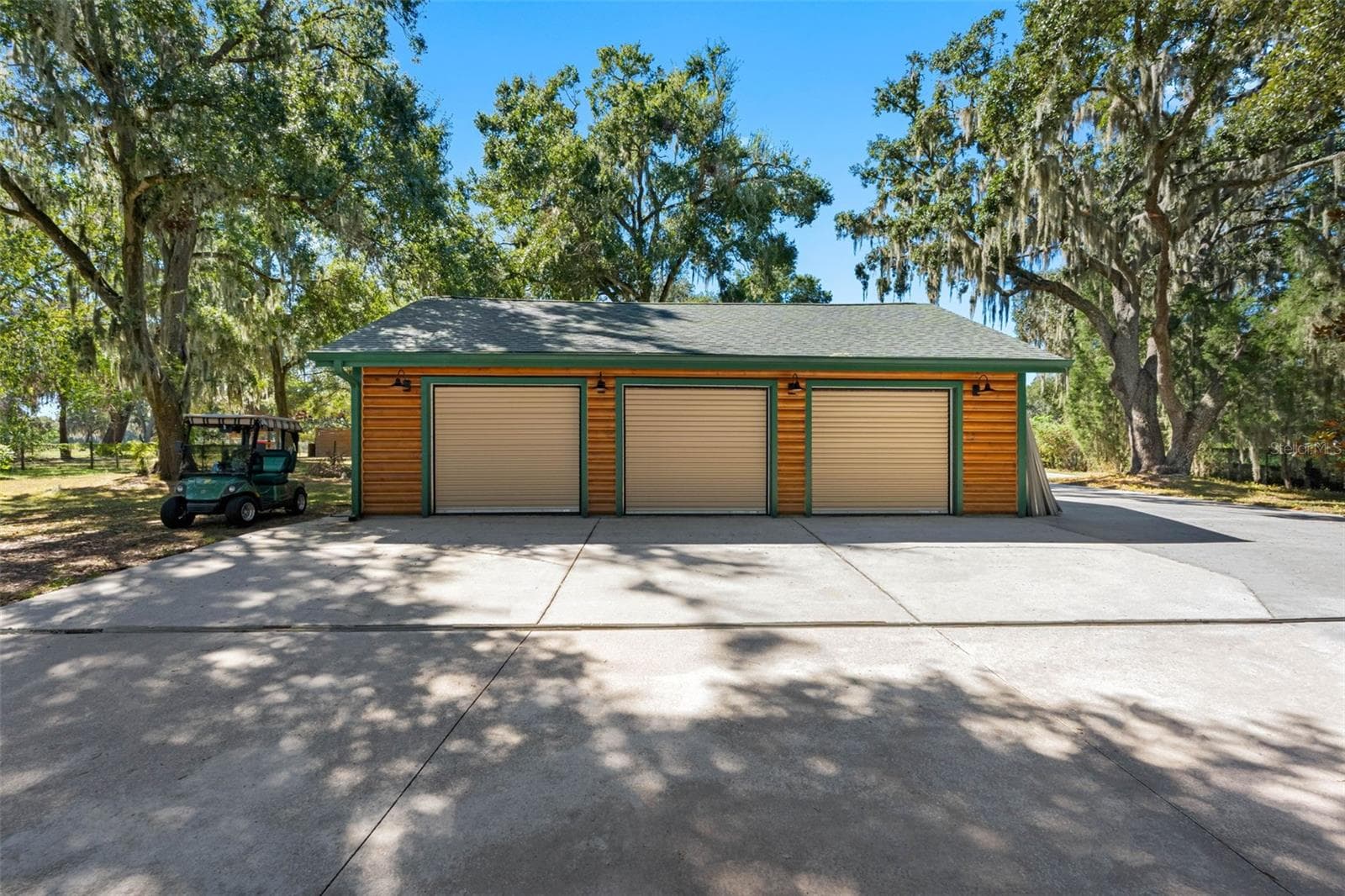 Detached 3 Car Garage w/Workshop - 11401 THONOTOSASSA RD, THONOTOSASSA