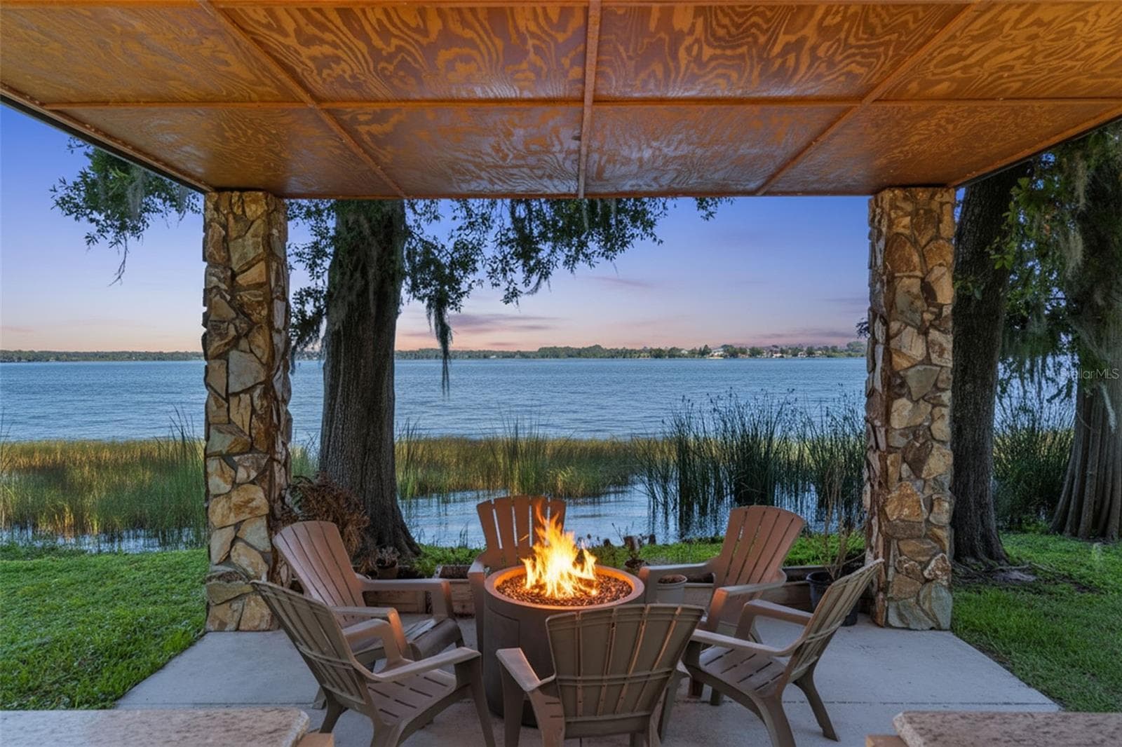 Waterfront Gathering Area - 11401 THONOTOSASSA RD, THONOTOSASSA