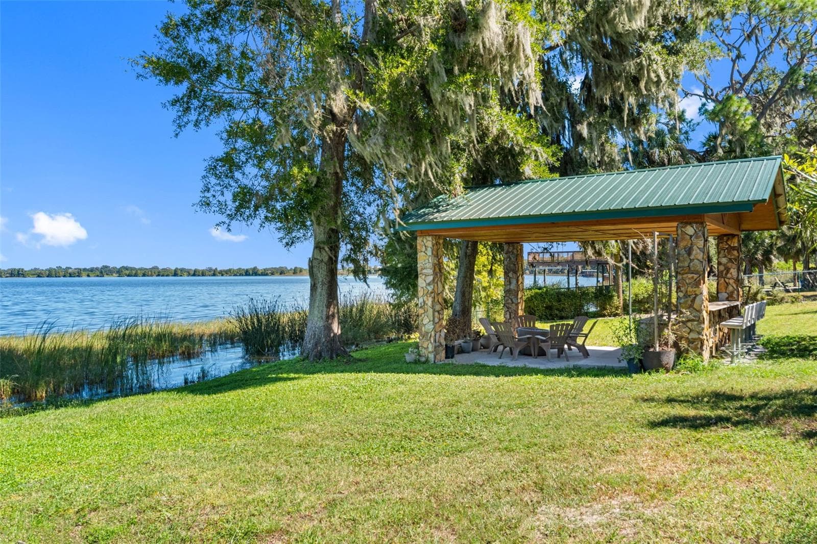 Waterfront Gathering Area - 11401 THONOTOSASSA RD, THONOTOSASSA