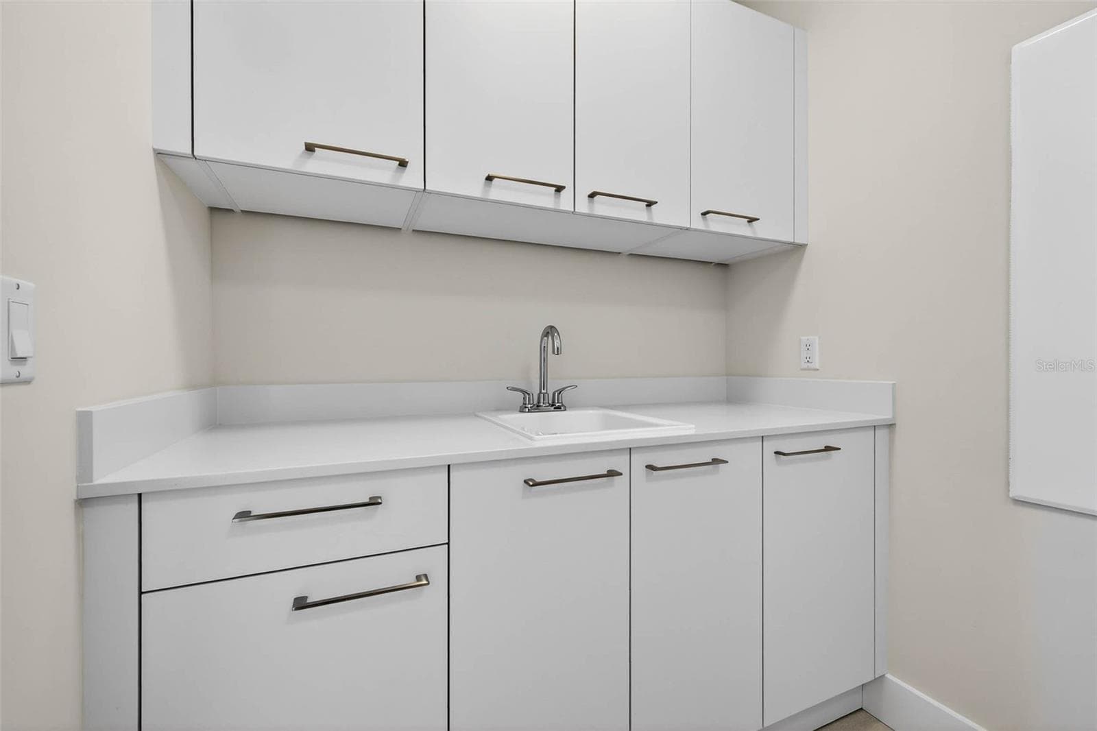 Laundry Room W/Sink - 275 1ST AVE S #2706, ST PETERSBURG