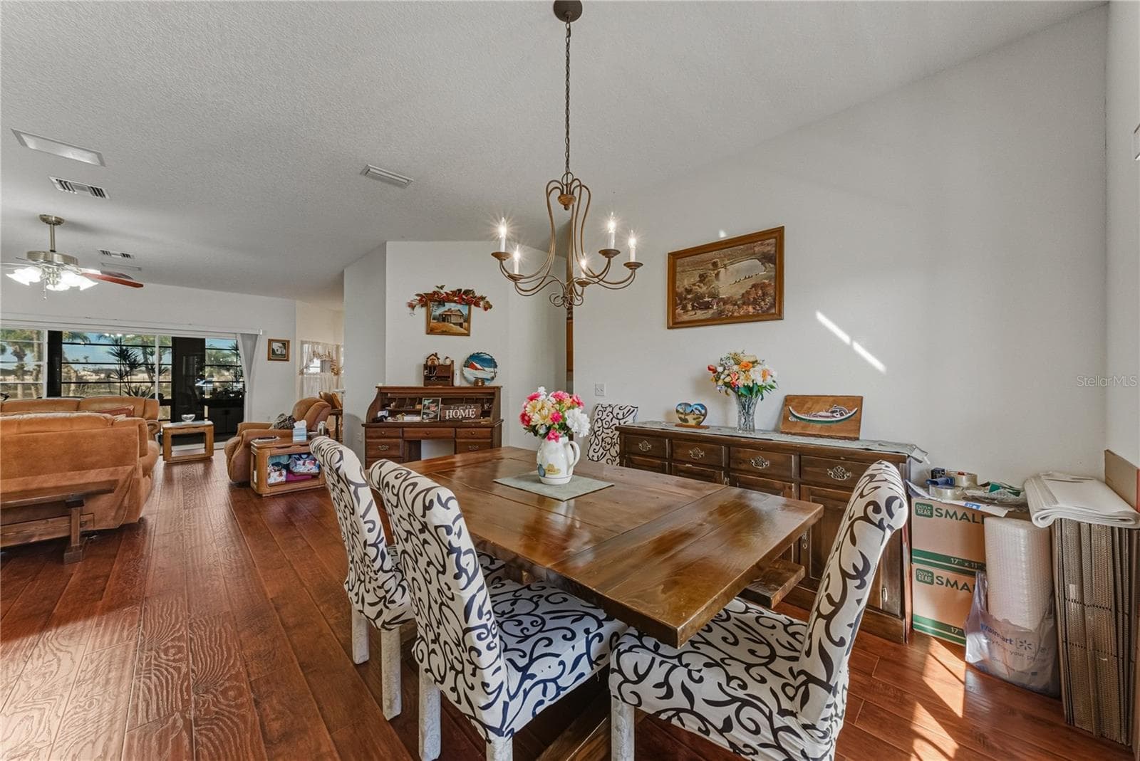 The open floor plan of this Tahiti allows for flexibility of the dining and living rooms. - 4360 ASHTON CLUB DR, LAKE WALES