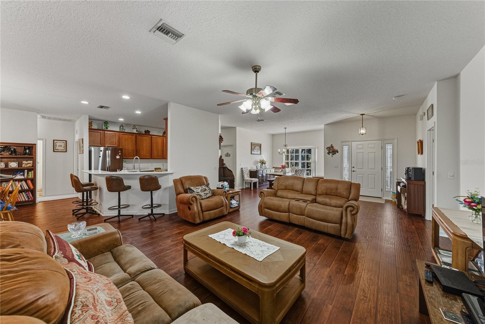 The living room abuts the kitchen and dinette. - 4360 ASHTON CLUB DR, LAKE WALES