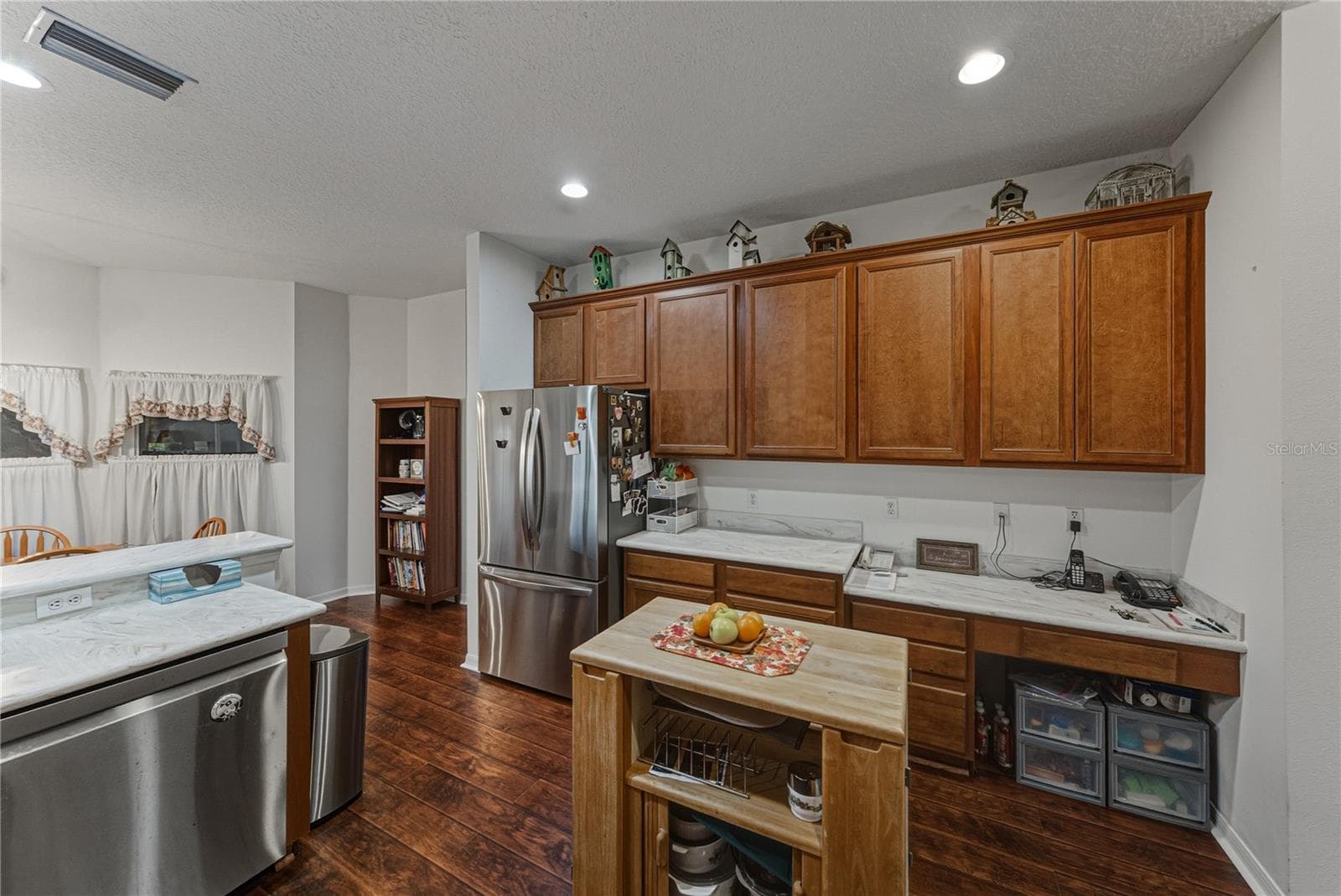 The kitchen has a built-in desk area. - 4360 ASHTON CLUB DR, LAKE WALES