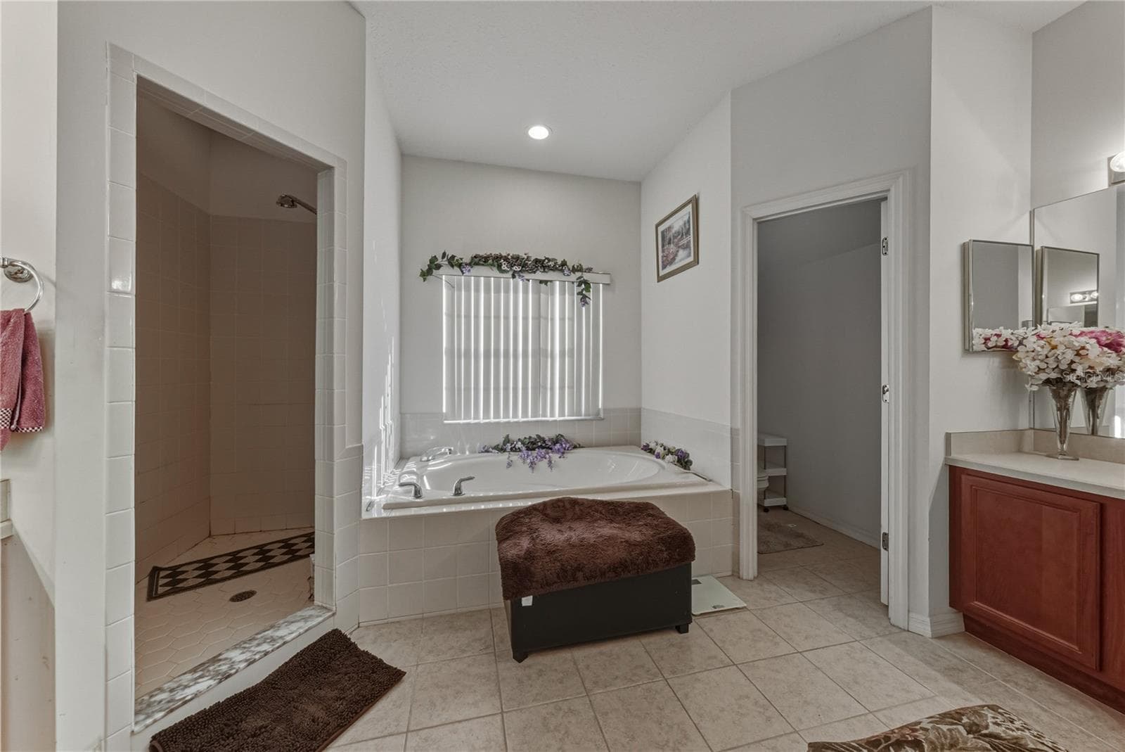 The garden tub is between the stall stall shower and the privacy toilet room. - 4360 ASHTON CLUB DR, LAKE WALES
