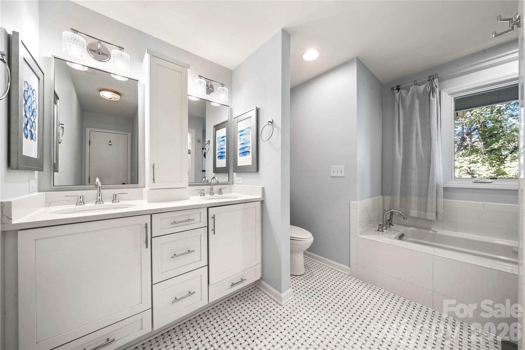 primary bathroom - Clover