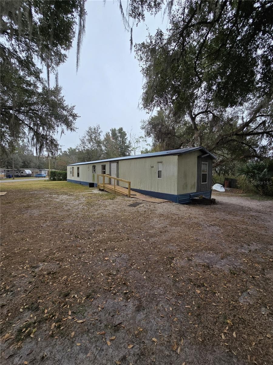 Manufactured Home at 20 SW 3RD ST, WEBSTER, photo 4 of 5