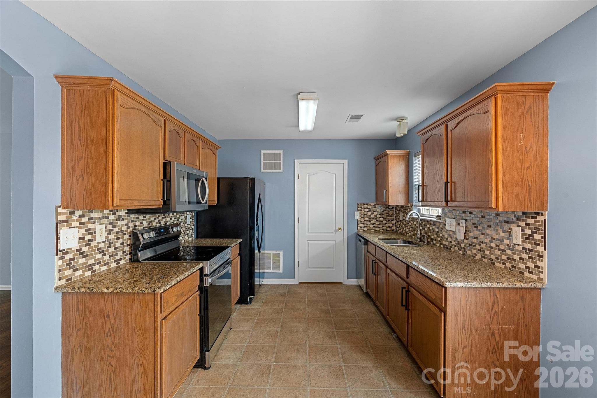 Single Family Residence at 7117 Angela Marie Court, Charlotte, photo 5 of 17