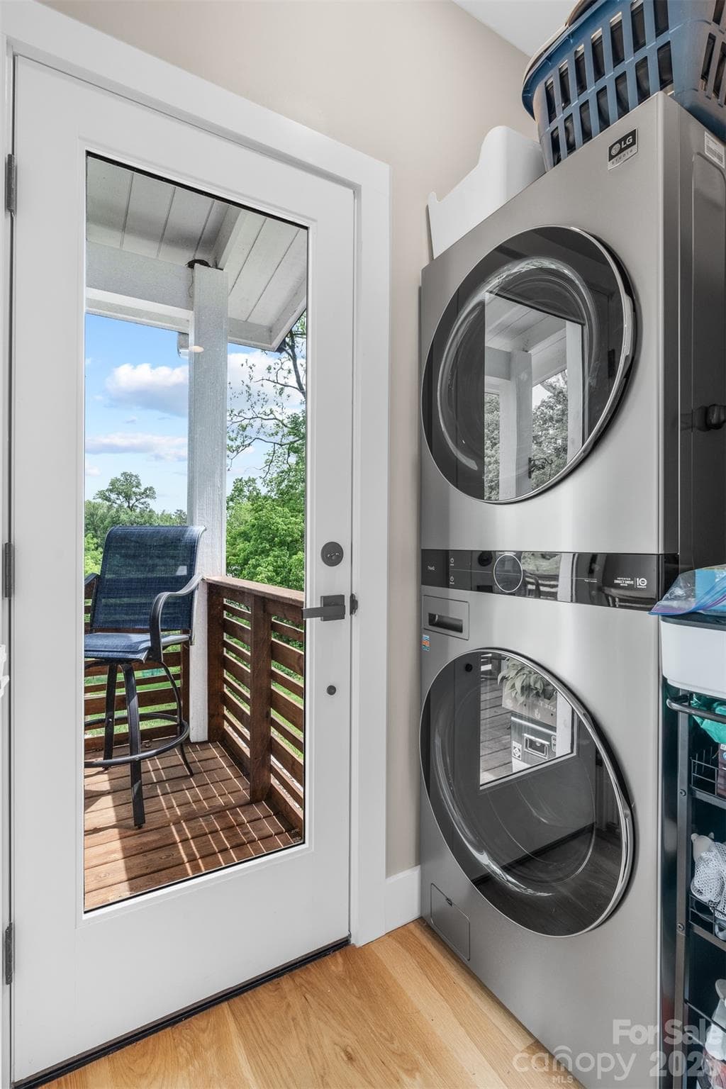 laundry off kitchen - Asheville