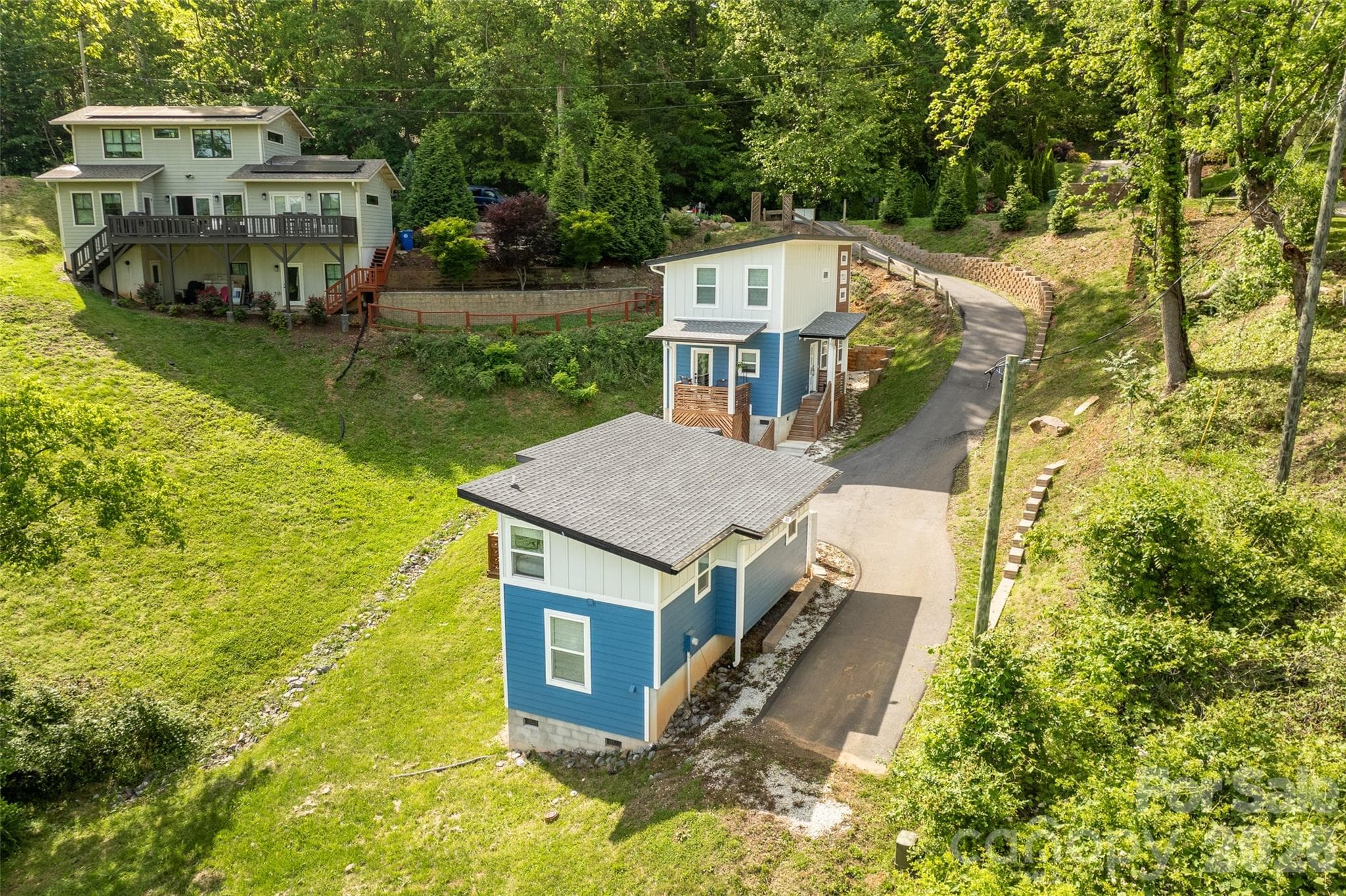 driveway is sloped but manageable... parking for 3 plus plenty of turn-around space - Asheville