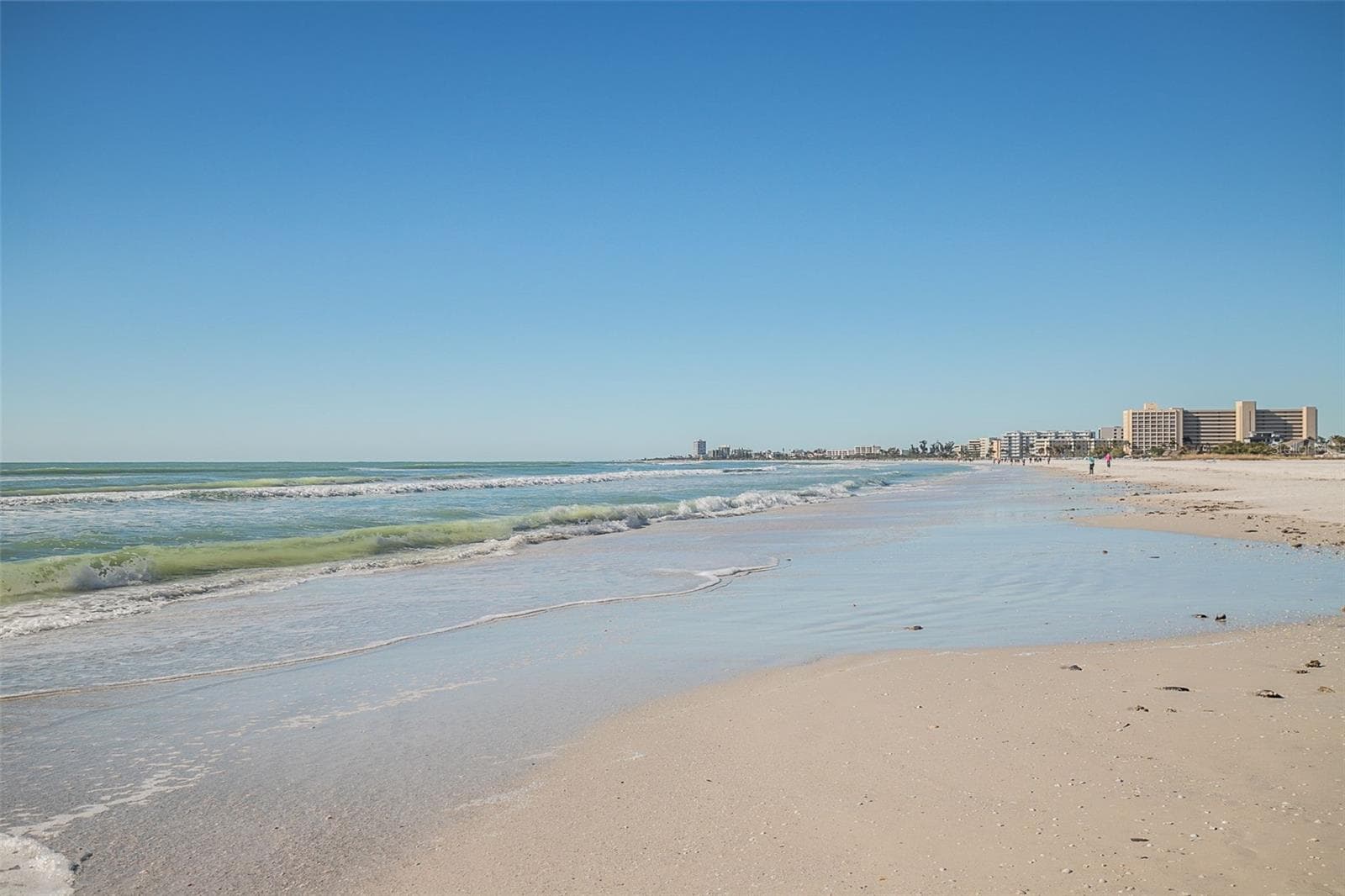 Enjoy your days sitting on the white sandy beach of Siesta Key steps from this updated villa. - 6300 MIDNIGHT PASS RD #21, SARASOTA