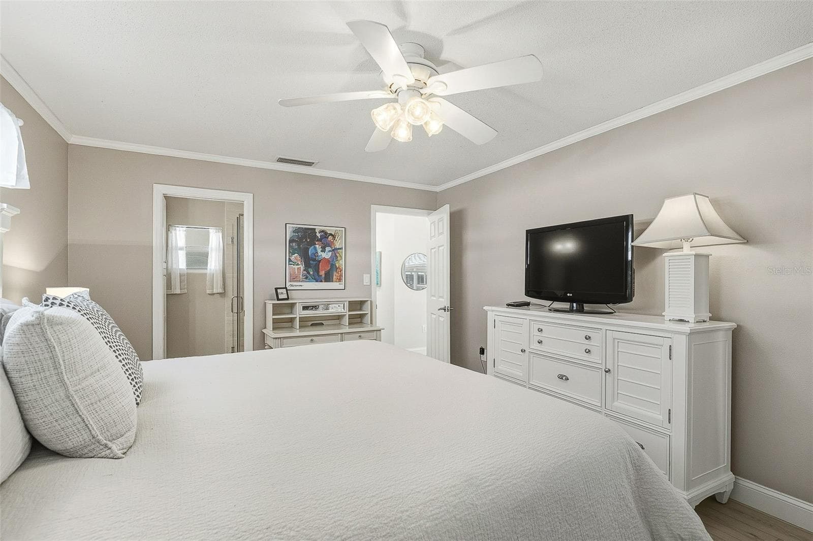 Primary Bedroom with king size bed - 6300 MIDNIGHT PASS RD #21, SARASOTA