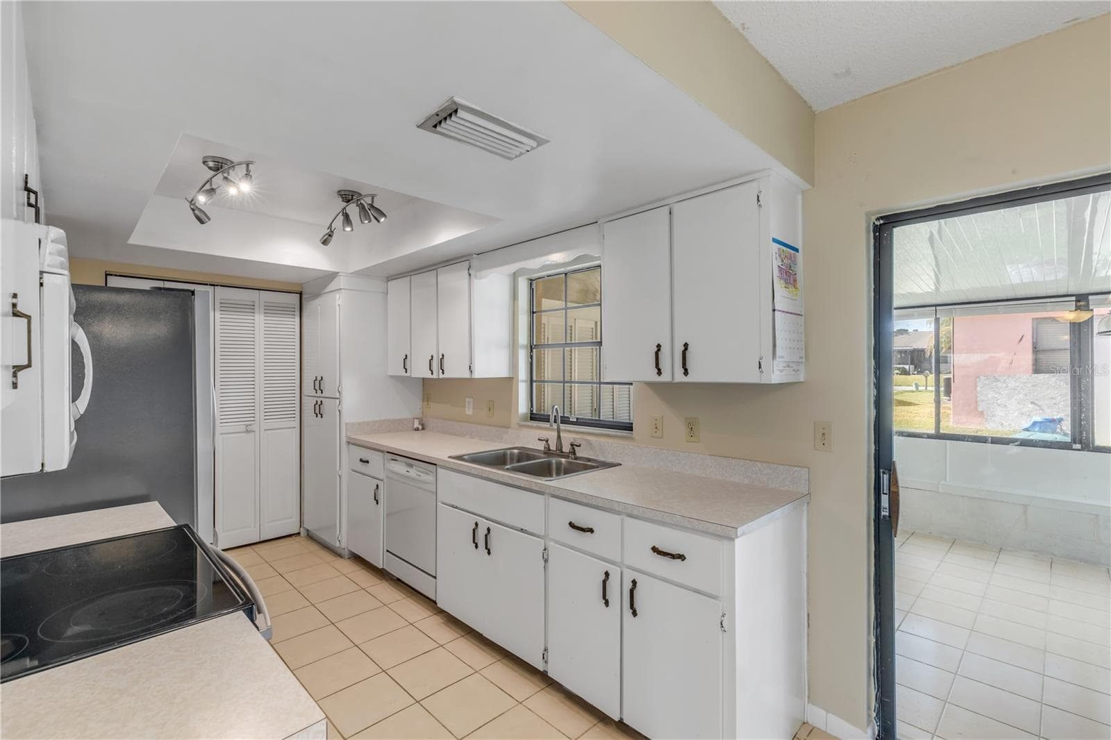 Single Family Residence at 26 LAUGHING GULL LN, EDGEWATER, photo 15 of 66