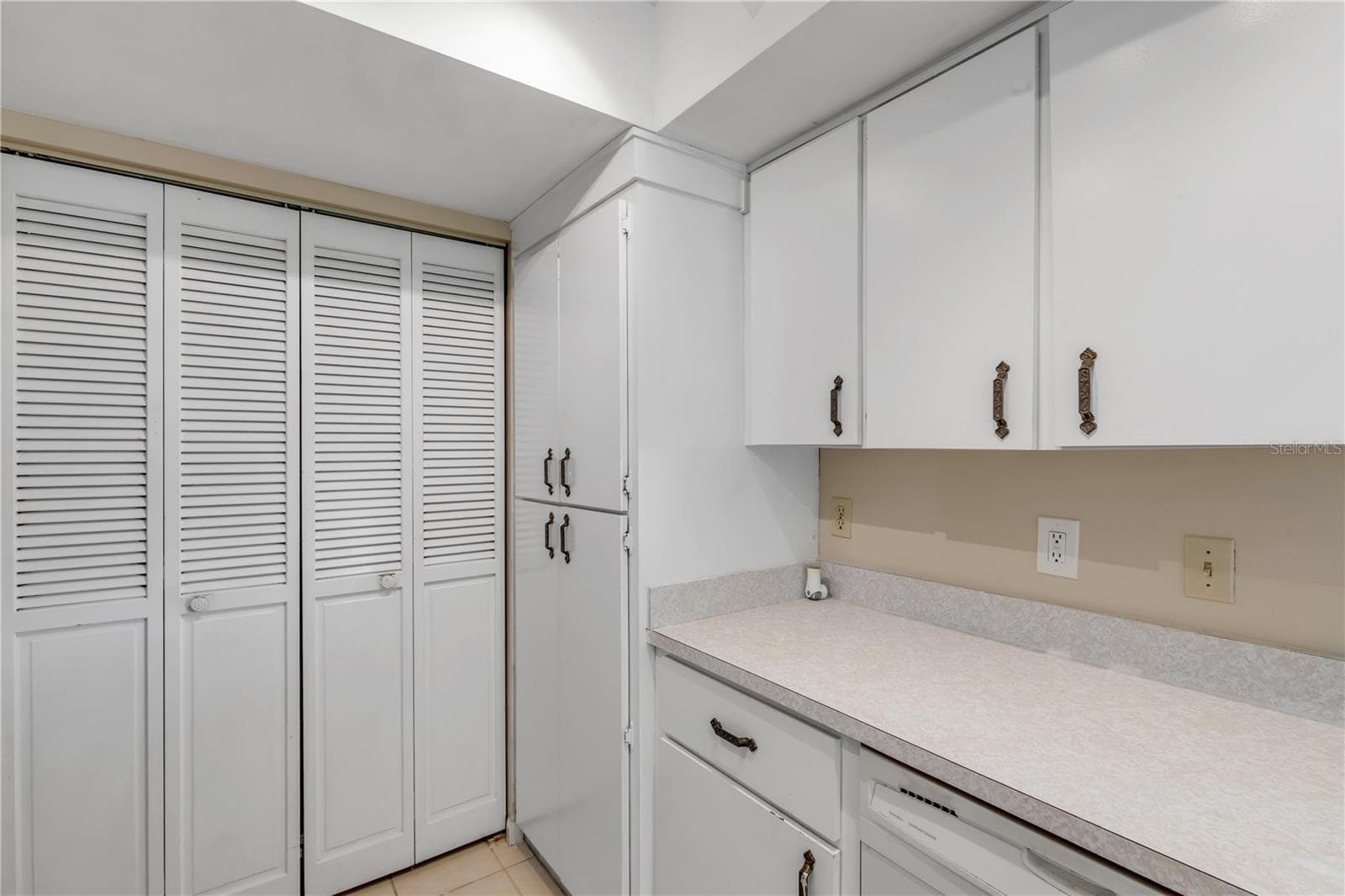 Single Family Residence at 26 LAUGHING GULL LN, EDGEWATER, photo 20 of 66