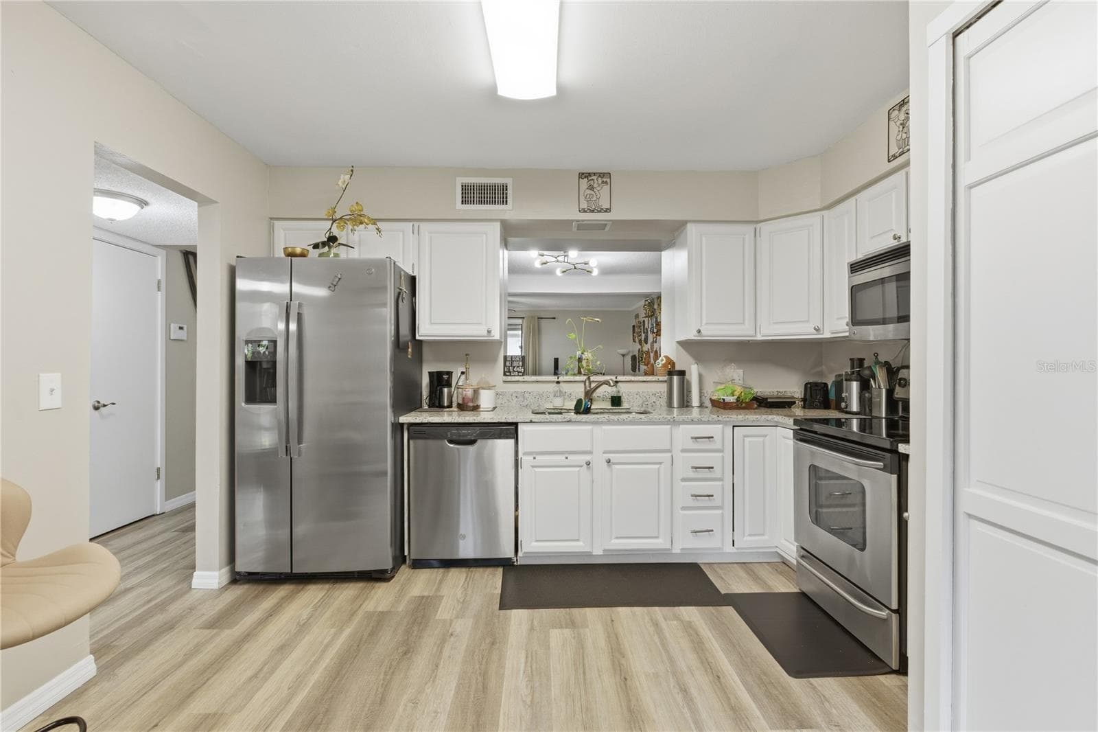 Condominium at 654 LAKE VILLAS DR #654, ALTAMONTE SPRINGS, photo 6 of 32