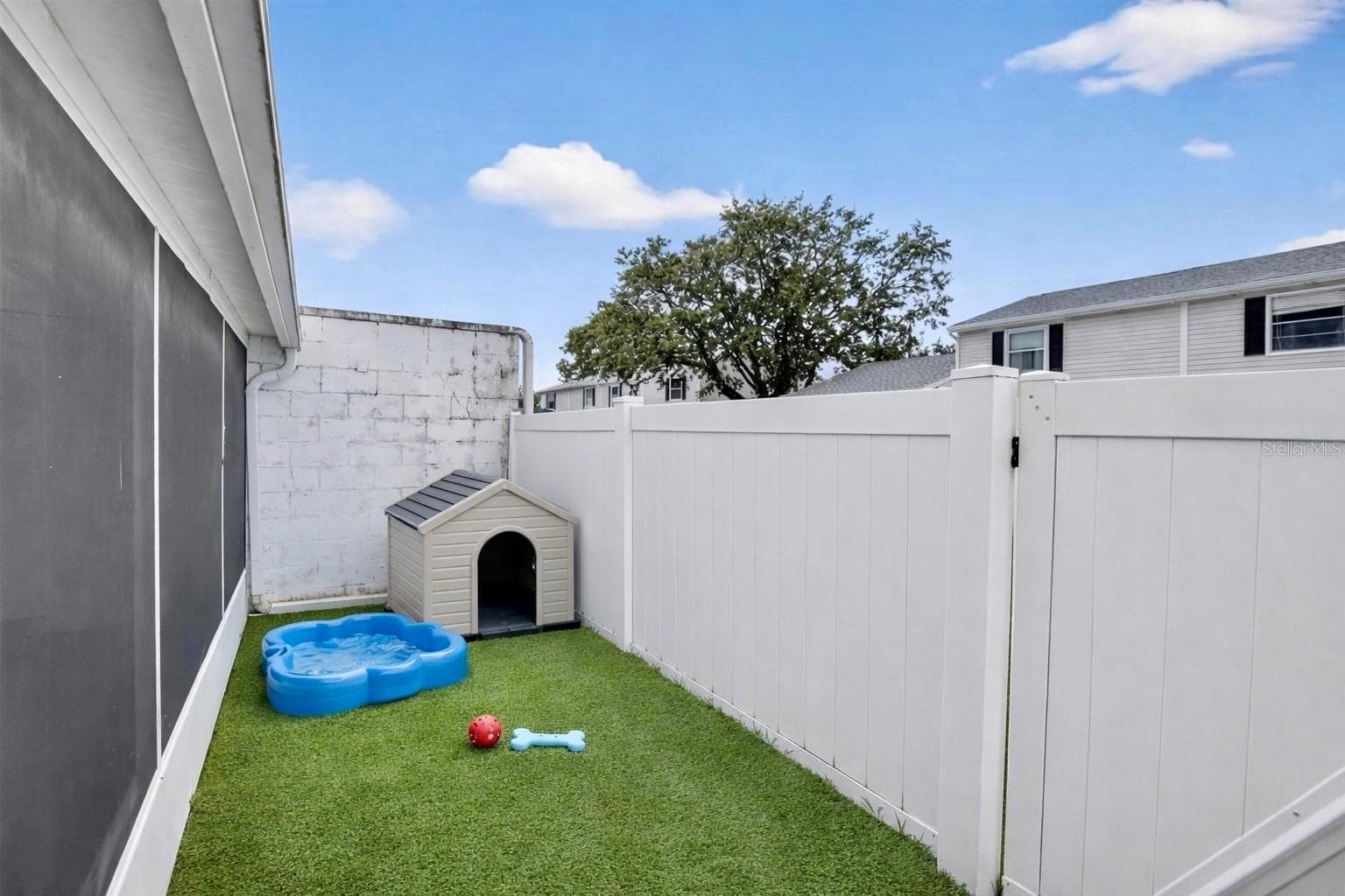 VIRTUAL STAGED DOG RUN - 11920 DIETZ DR #11920, TAMPA
