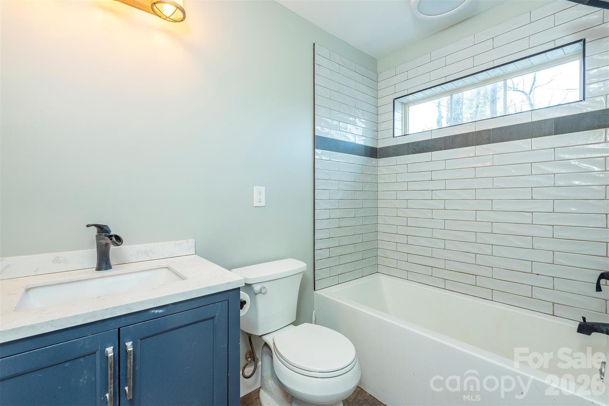 Main Level Bathroom - Black Mountain