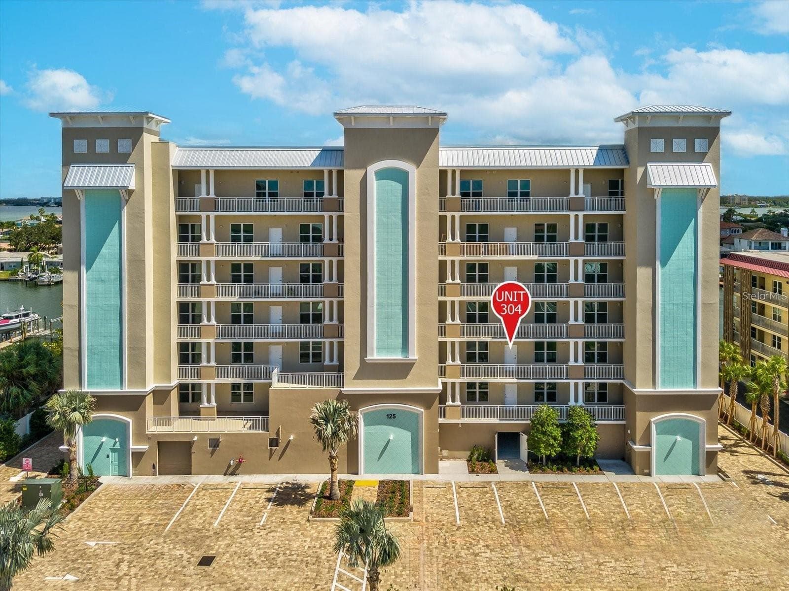 125 ISLAND WAY #304