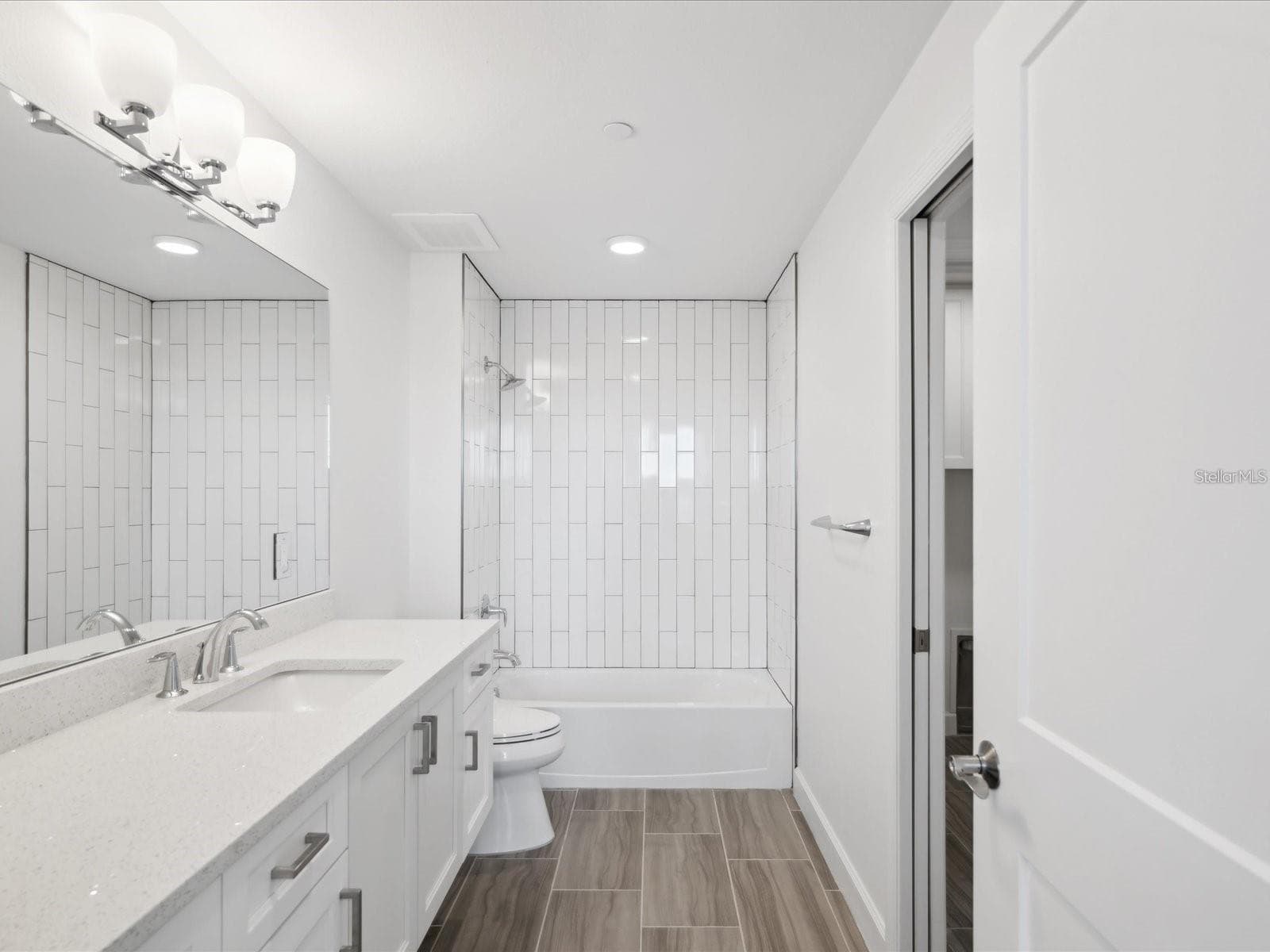 2nd bath - 125 ISLAND WAY #304, CLEARWATER BEACH